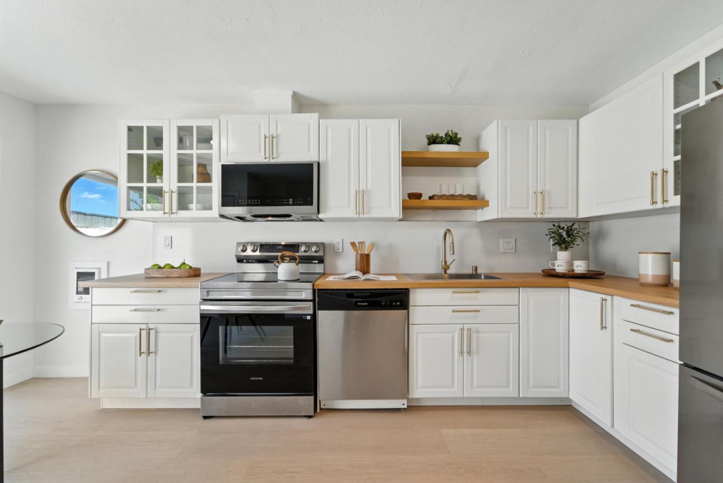 Detail Gallery Image 5 of 15 For 2180 Luz Ave, San Jose,  CA 95116 - 2 Beds | 1/1 Baths