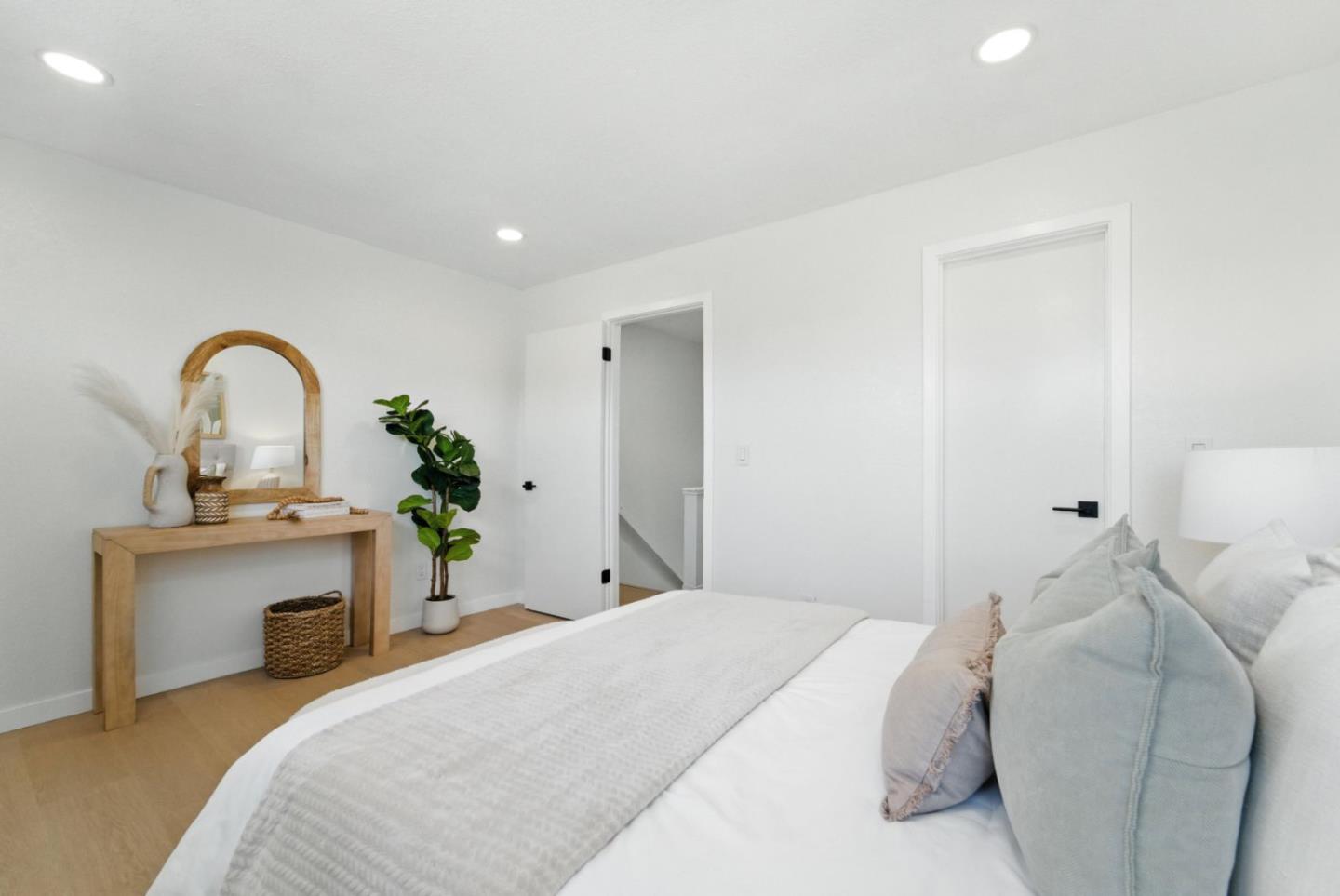 Detail Gallery Image 8 of 15 For 2180 Luz Ave, San Jose,  CA 95116 - 2 Beds | 1/1 Baths
