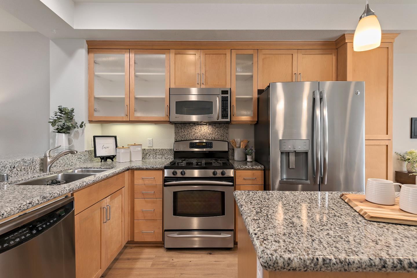 Detail Gallery Image 5 of 16 For 534 N 7th St, San Jose,  CA 95112 - 2 Beds | 2/1 Baths