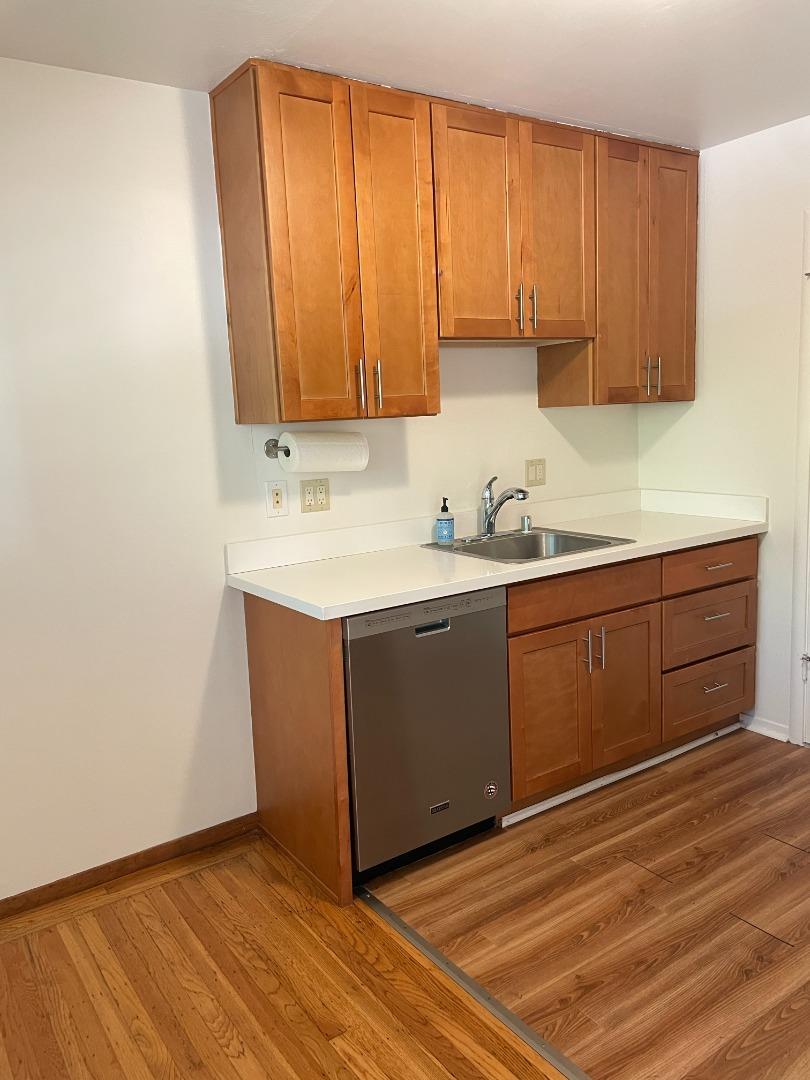 Detail Gallery Image 10 of 13 For 1908 Menalto Ave, Menlo Park,  CA 94025 - – Beds | – Baths
