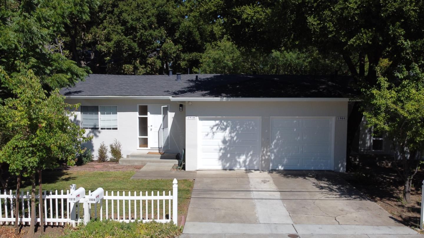 Detail Gallery Image 1 of 13 For 1908 Menalto Ave, Menlo Park,  CA 94025 - 2 Beds | 2 Baths