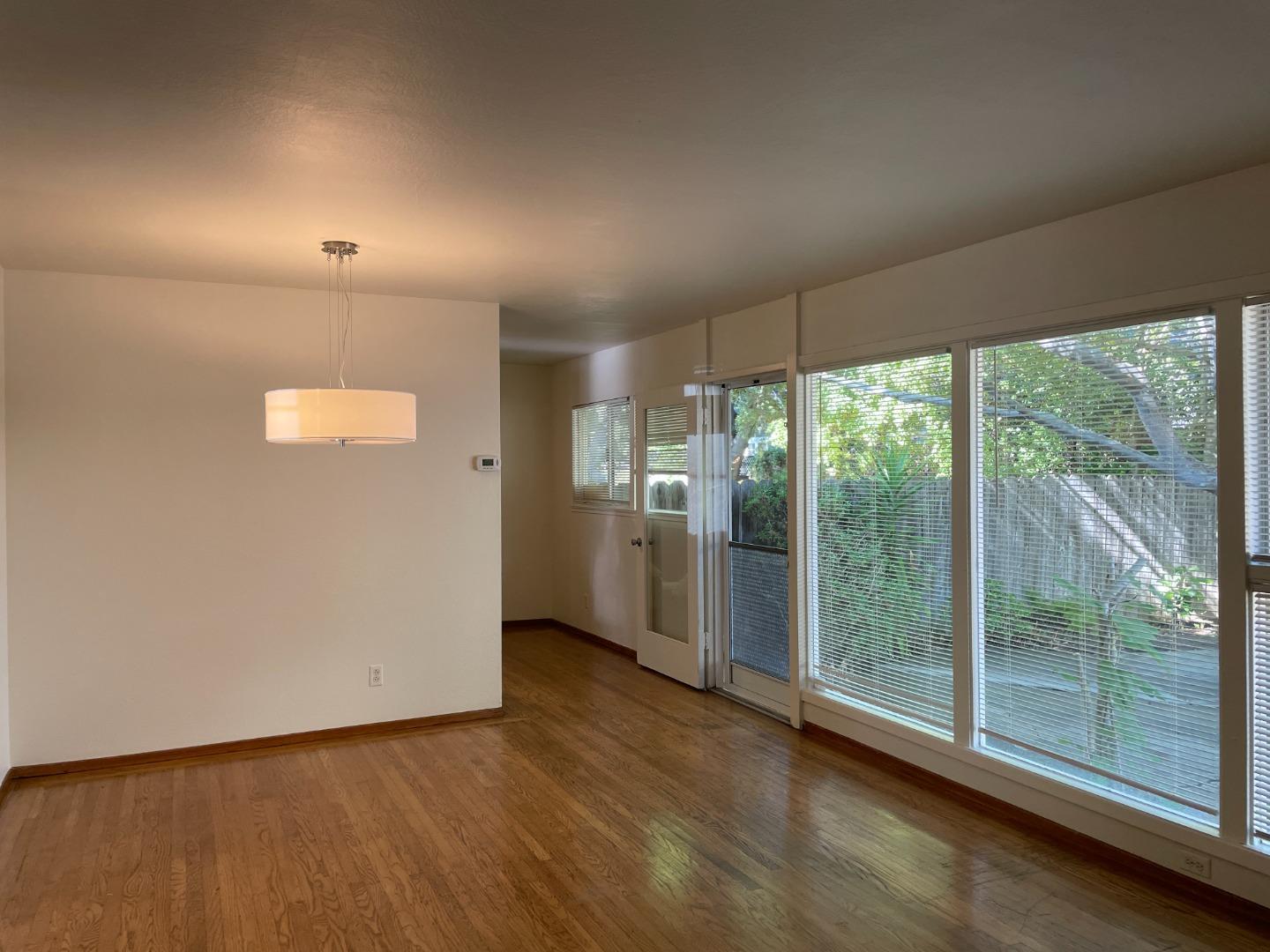 Detail Gallery Image 6 of 13 For 1908 Menalto Ave, Menlo Park,  CA 94025 - 2 Beds | 2 Baths