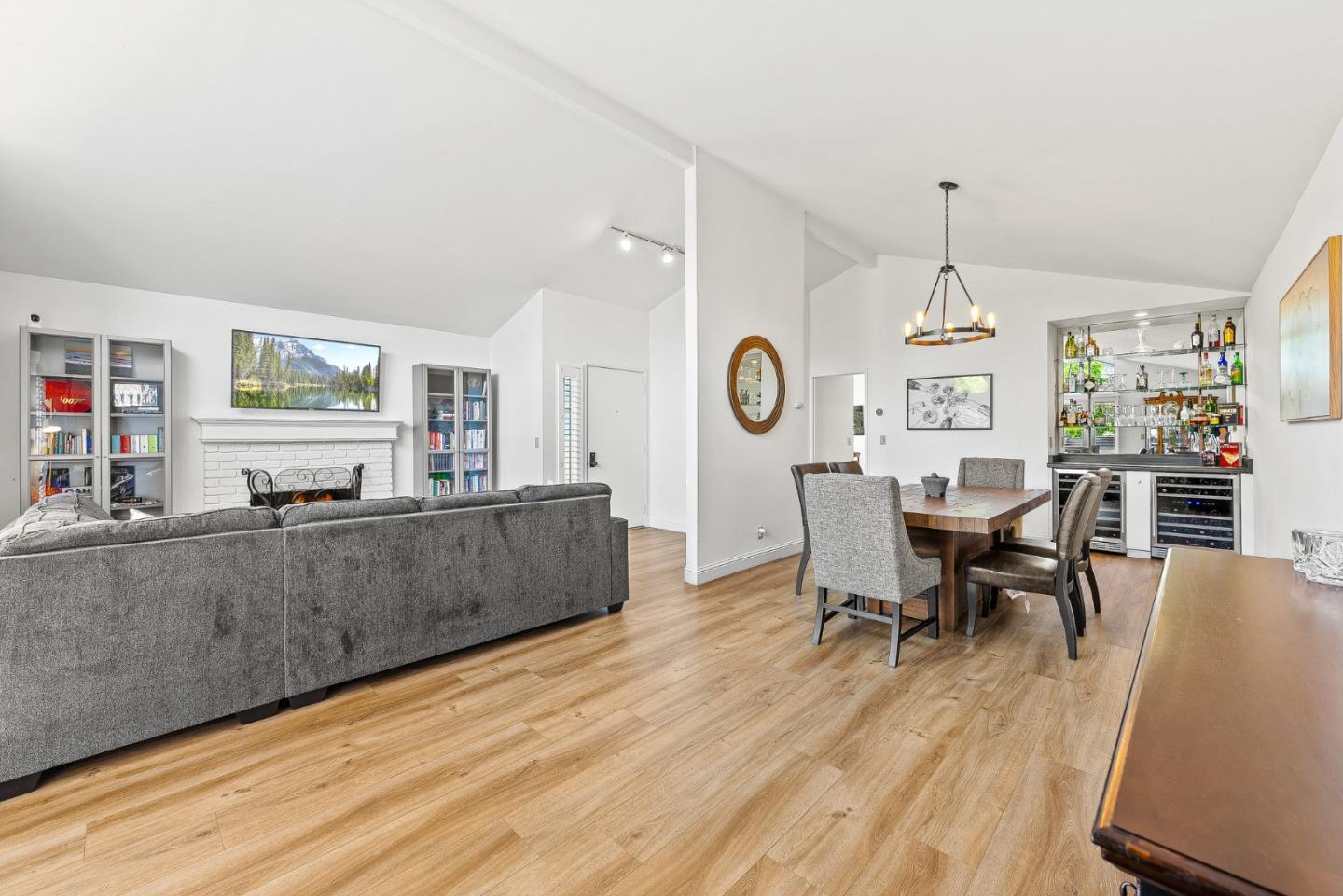 Detail Gallery Image 4 of 31 For 3850 Rio Rd #63,  Carmel,  CA 93923 - 2 Beds | 2 Baths