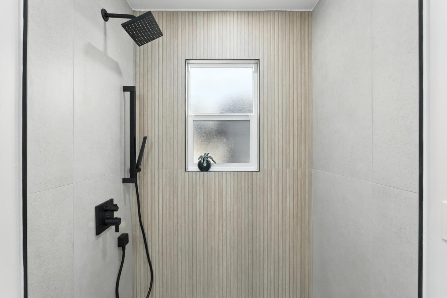 Detail Gallery Image 18 of 47 For 1951 San Antonio Ave, Berkeley,  CA 94707 - 3 Beds | 2 Baths