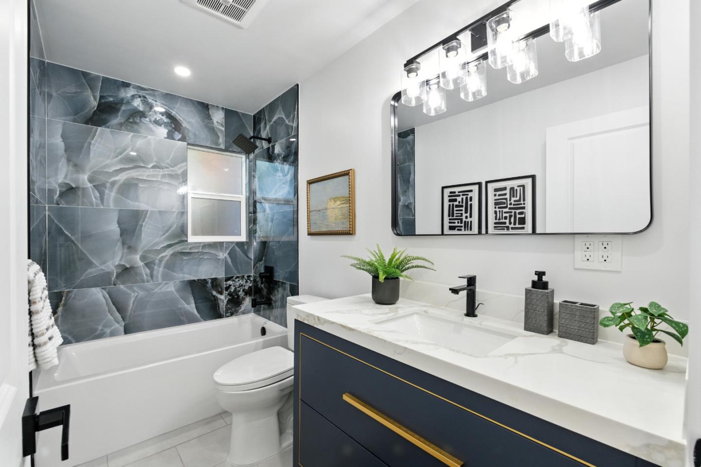Detail Gallery Image 6 of 47 For 1951 San Antonio Ave, Berkeley,  CA 94707 - 3 Beds | 2 Baths