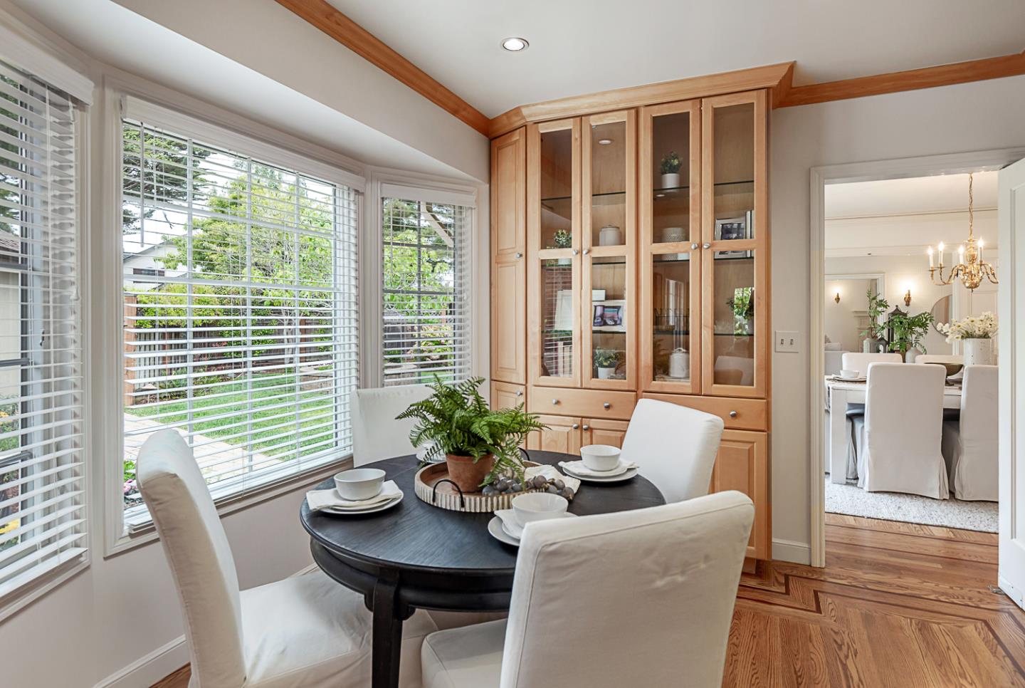 Detail Gallery Image 12 of 40 For 635 Occidental Ave, San Mateo,  CA 94402 - 5 Beds | 4 Baths