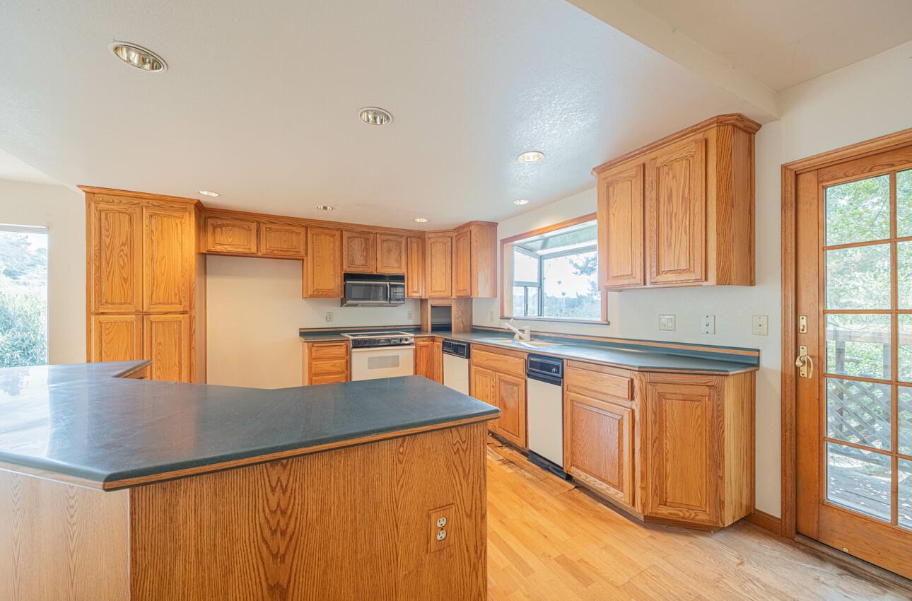 Detail Gallery Image 6 of 40 For 19400 Eden Ct, Salinas,  CA 93907 - 2 Beds | 2 Baths