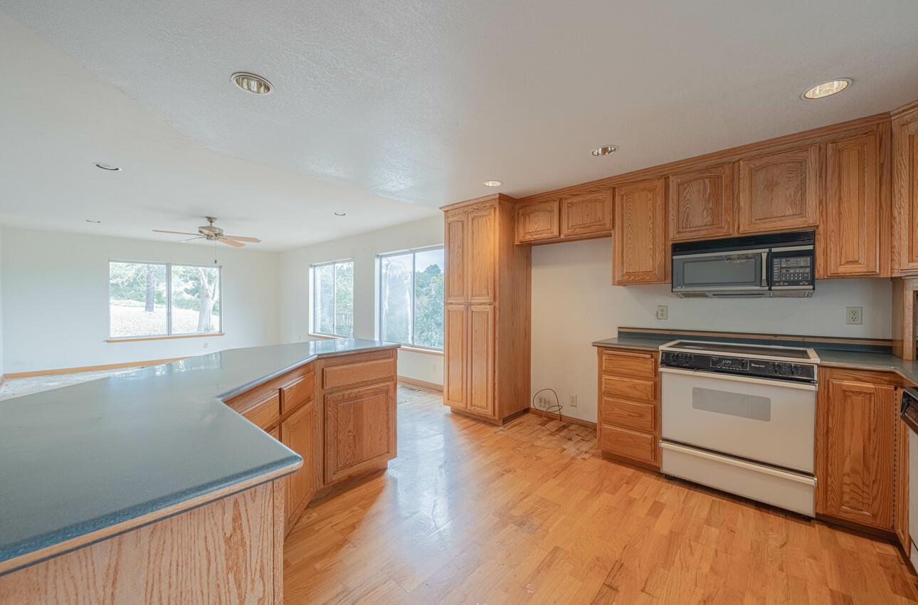 Detail Gallery Image 7 of 40 For 19400 Eden Ct, Salinas,  CA 93907 - 2 Beds | 2 Baths