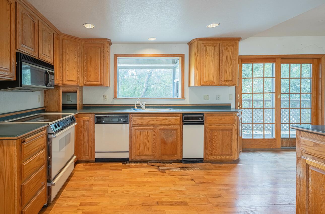 Detail Gallery Image 8 of 40 For 19400 Eden Ct, Salinas,  CA 93907 - 2 Beds | 2 Baths