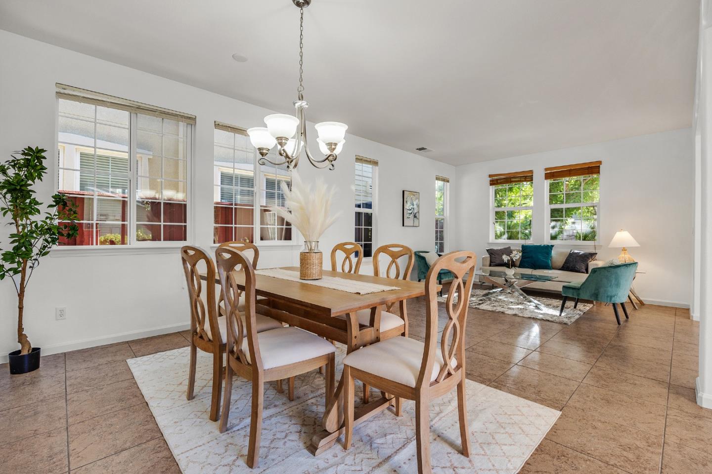 Detail Gallery Image 14 of 63 For 134 N Menlo Park St, Mountain House,  CA 95391 - 4 Beds | 3/1 Baths