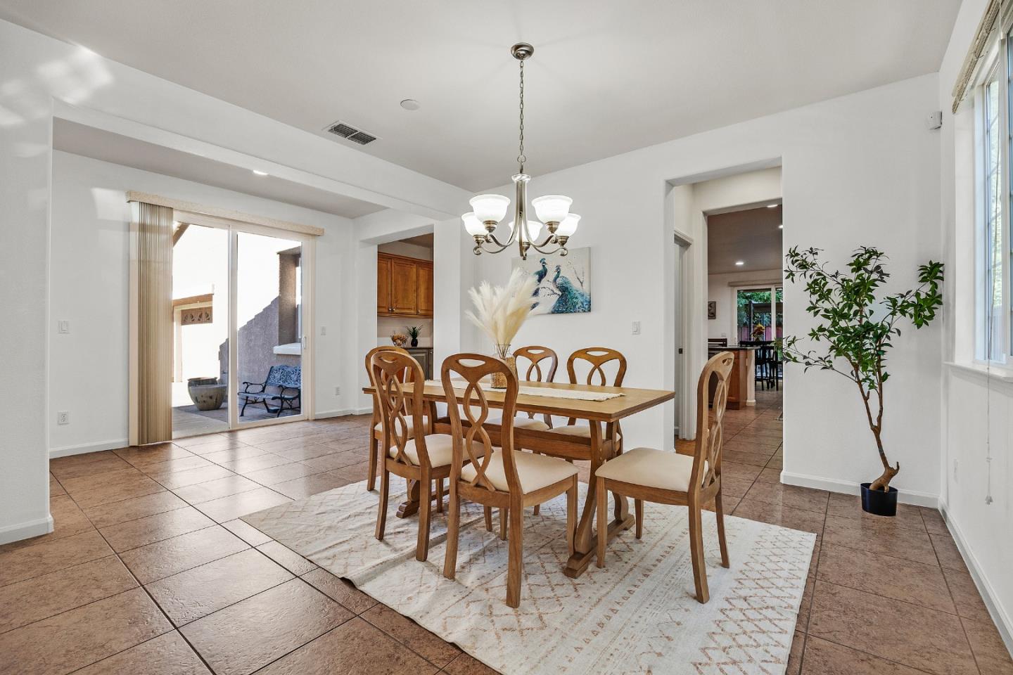 Detail Gallery Image 15 of 63 For 134 N Menlo Park St, Mountain House,  CA 95391 - 4 Beds | 3/1 Baths