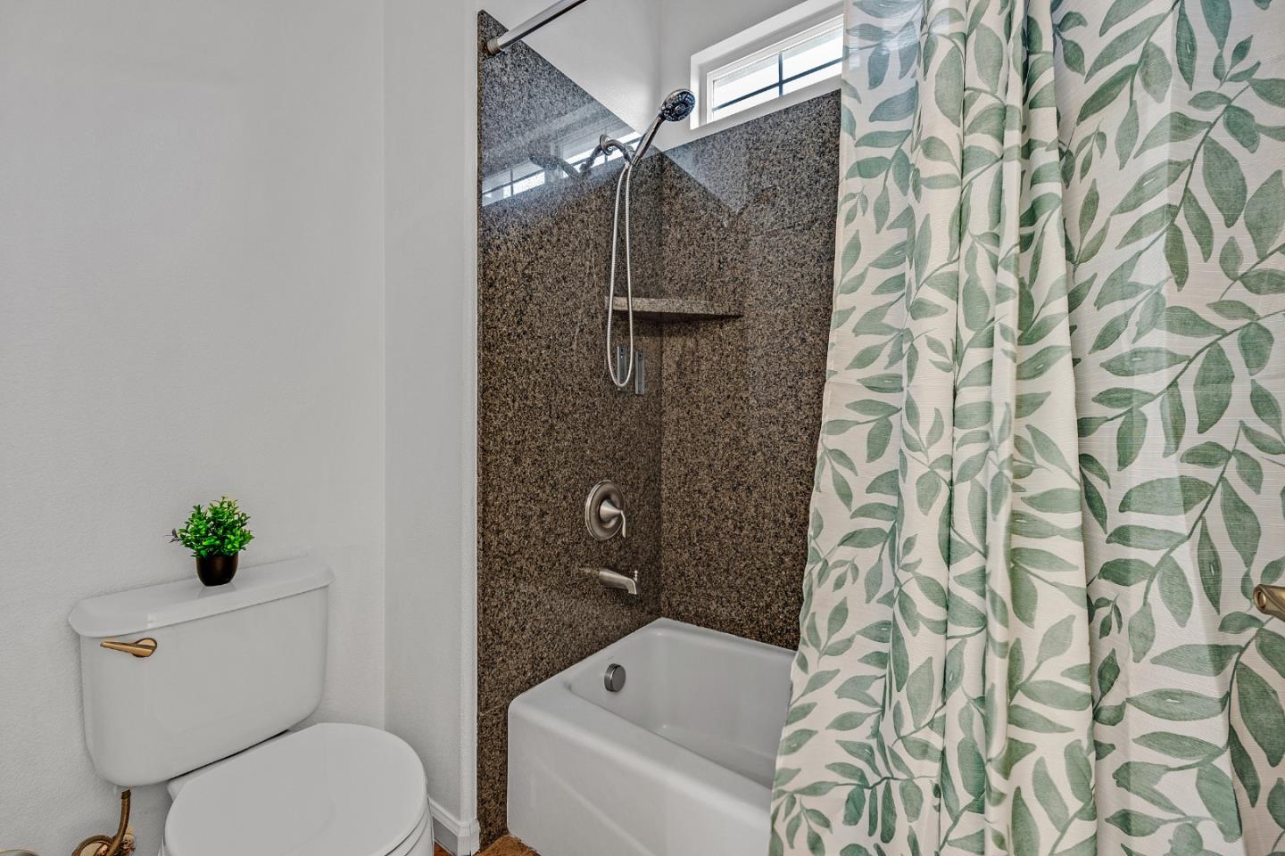 Detail Gallery Image 34 of 63 For 134 N Menlo Park St, Mountain House,  CA 95391 - 4 Beds | 3/1 Baths