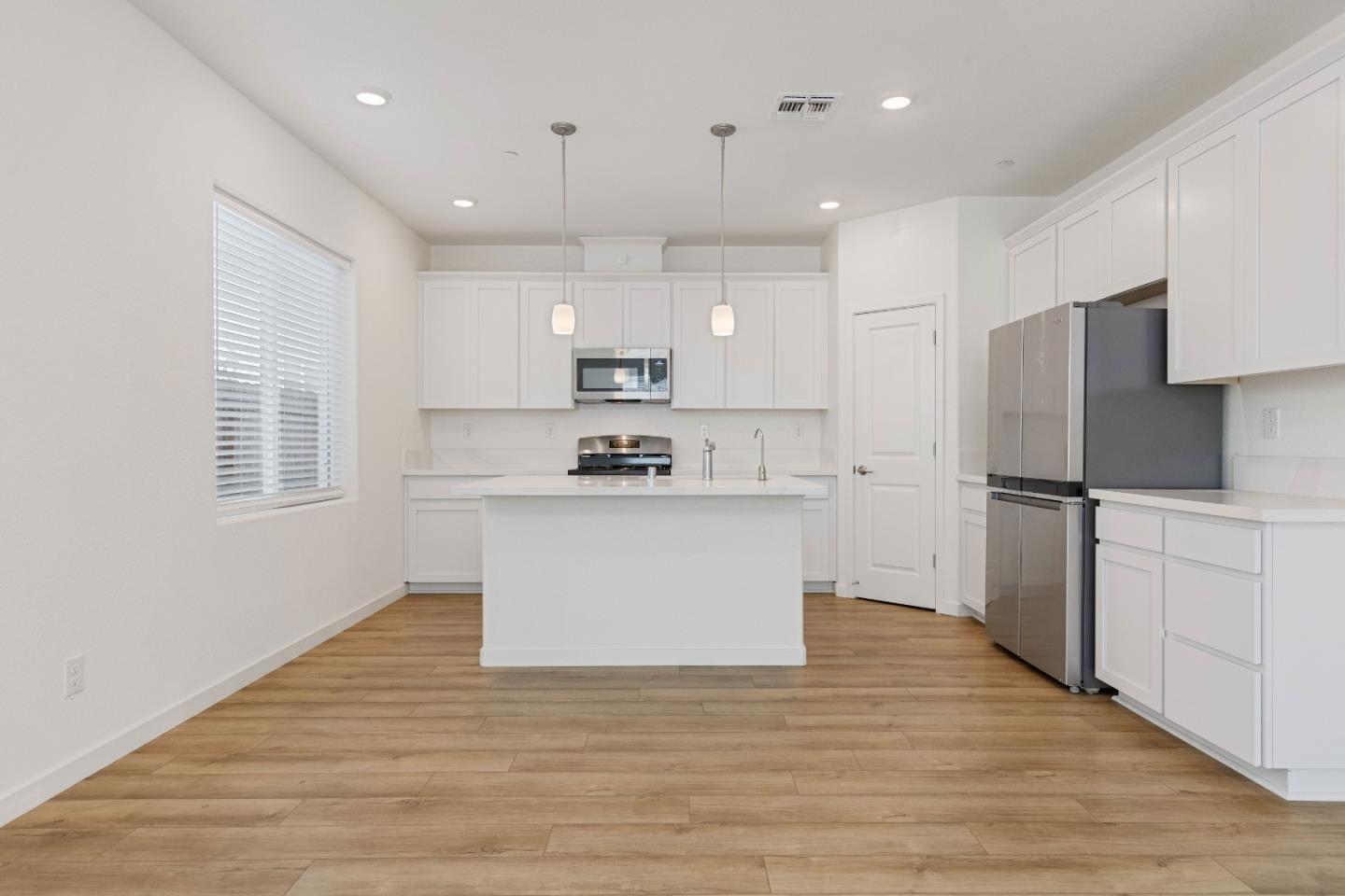 Detail Gallery Image 3 of 20 For 1631 Aleppo Ln, Sacramento,  CA 95834 - 4 Beds | 3 Baths