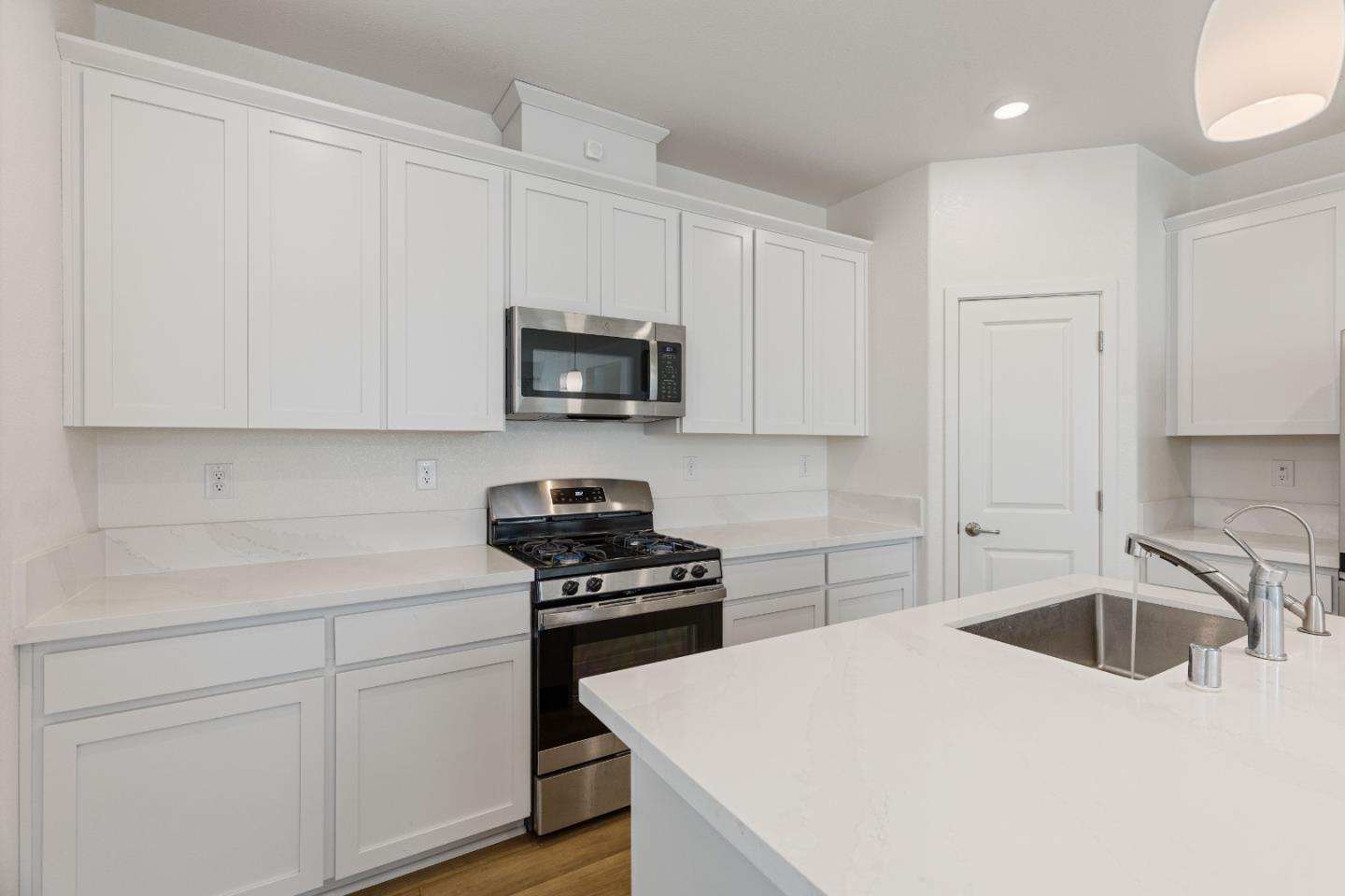 Detail Gallery Image 6 of 20 For 1631 Aleppo Ln, Sacramento,  CA 95834 - 4 Beds | 3 Baths