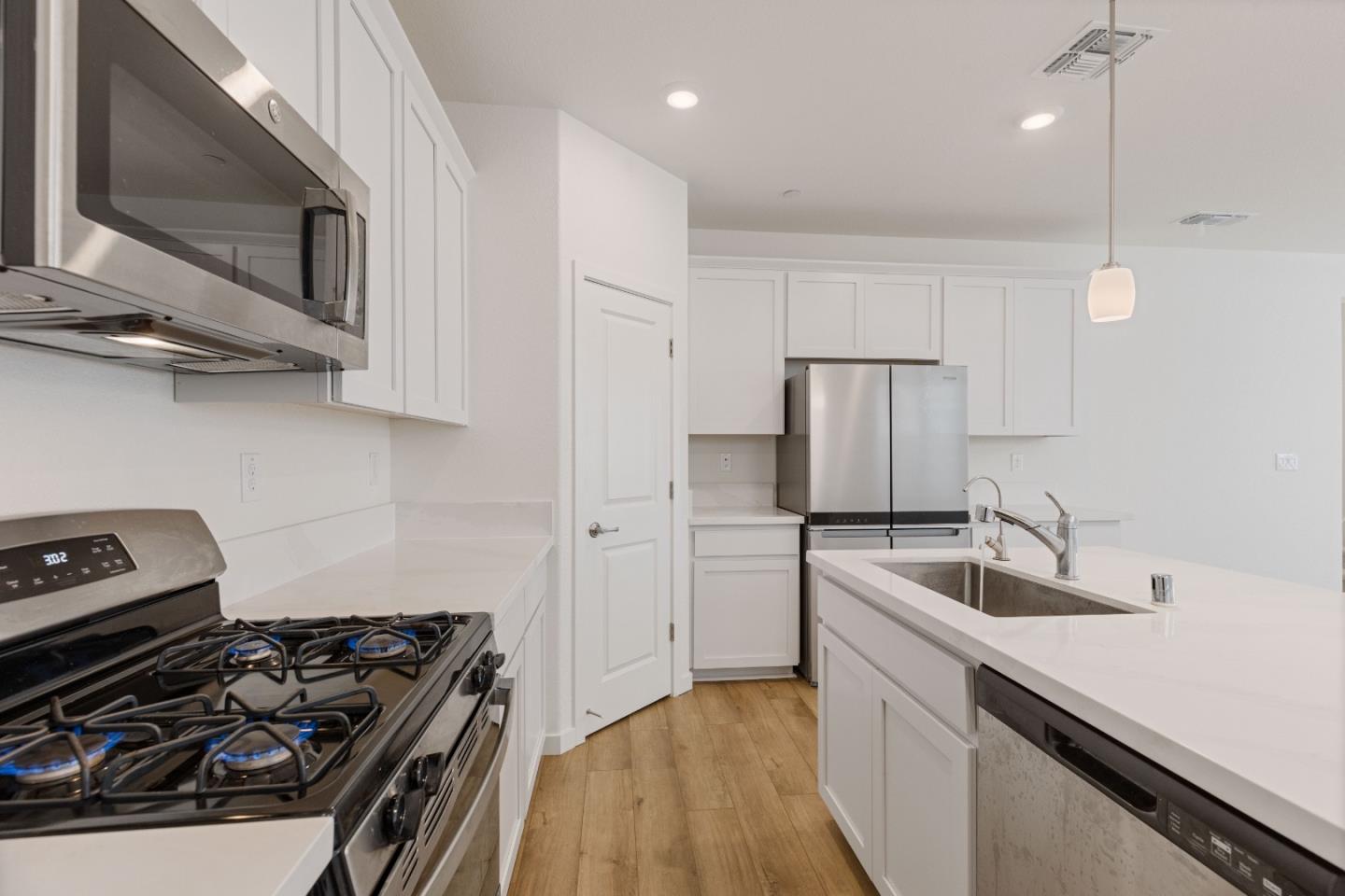 Detail Gallery Image 7 of 20 For 1631 Aleppo Ln, Sacramento,  CA 95834 - 4 Beds | 3 Baths