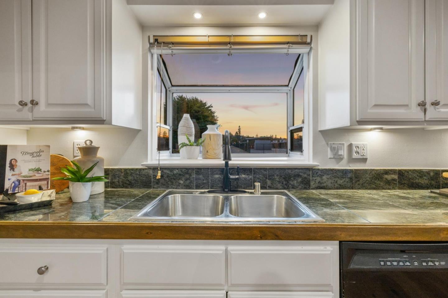 Detail Gallery Image 18 of 45 For 5002 Elester Dr, San Jose,  CA 95124 - 3 Beds | 2 Baths