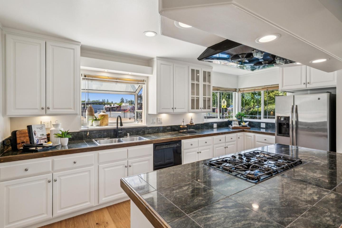 Detail Gallery Image 19 of 45 For 5002 Elester Dr, San Jose,  CA 95124 - 3 Beds | 2 Baths