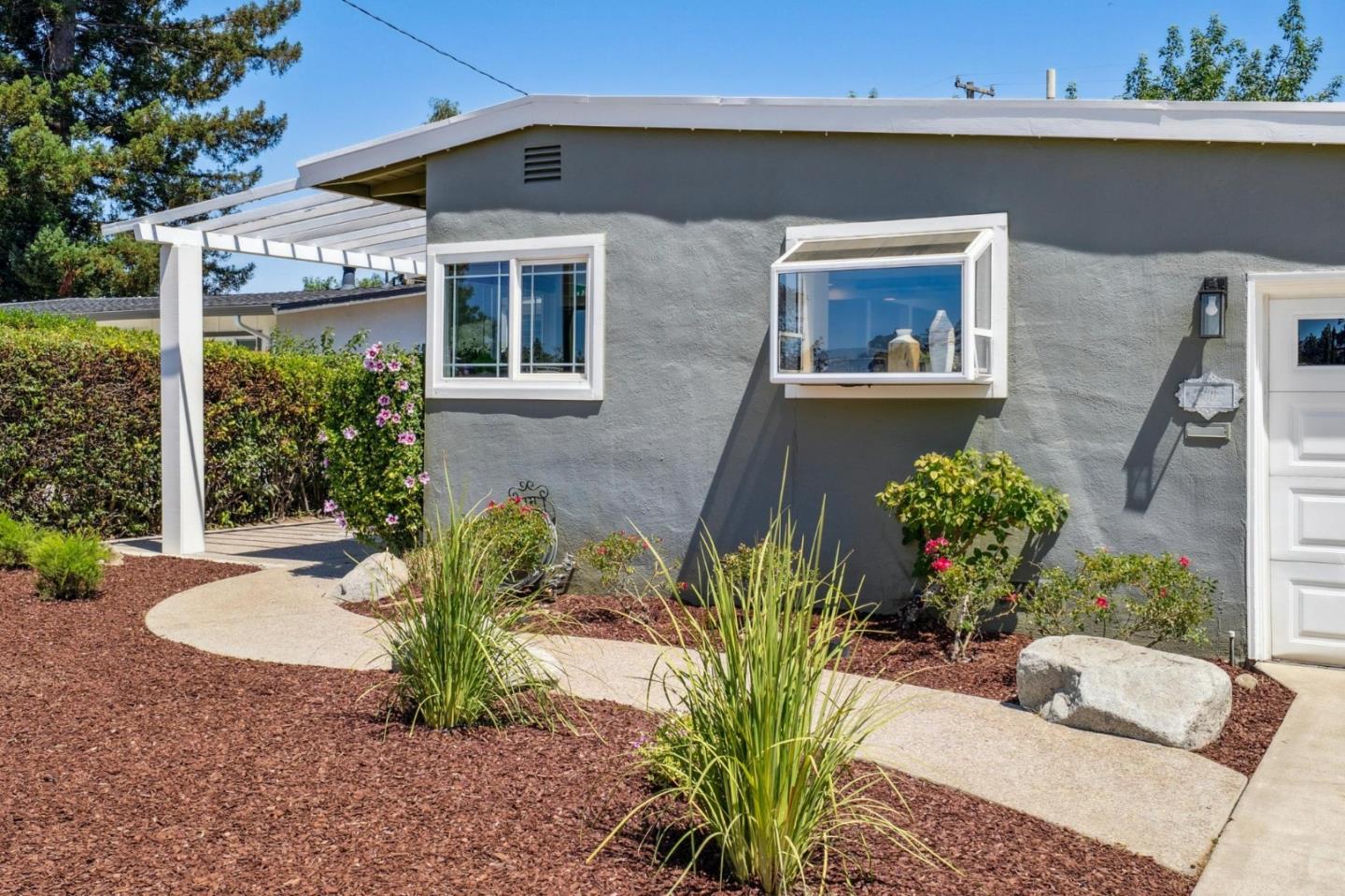 Detail Gallery Image 5 of 45 For 5002 Elester Dr, San Jose,  CA 95124 - 3 Beds | 2 Baths