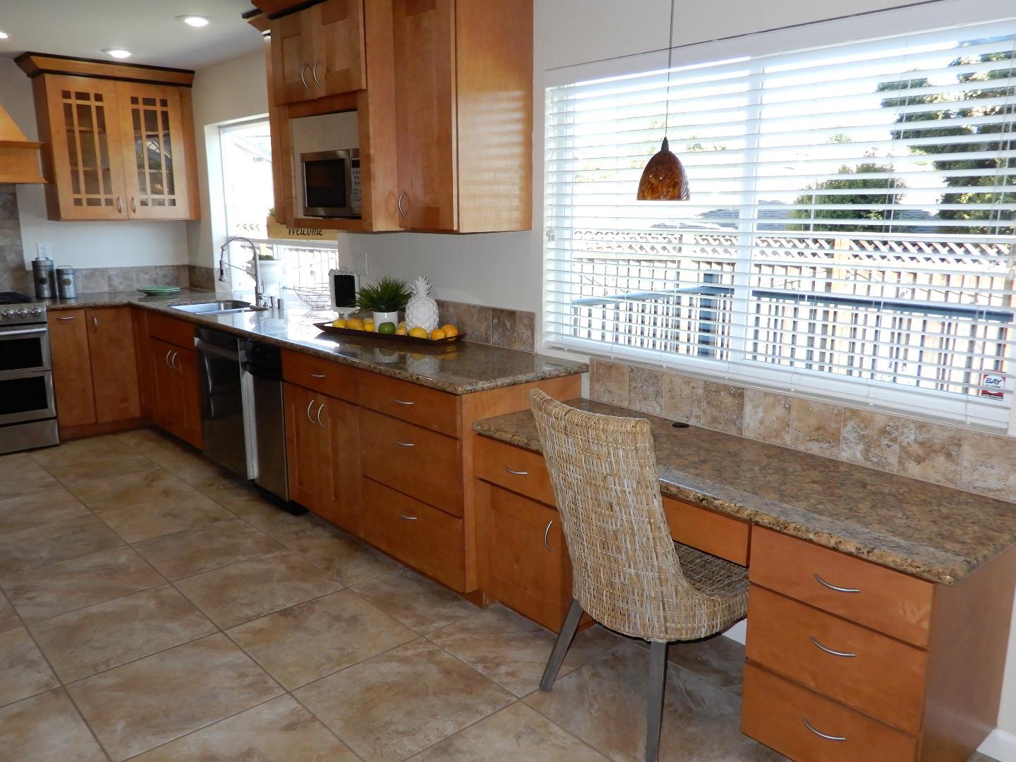 Detail Gallery Image 10 of 54 For 4604 Royal Forest Ct, San Jose,  CA 95136 - 5 Beds | 3/1 Baths