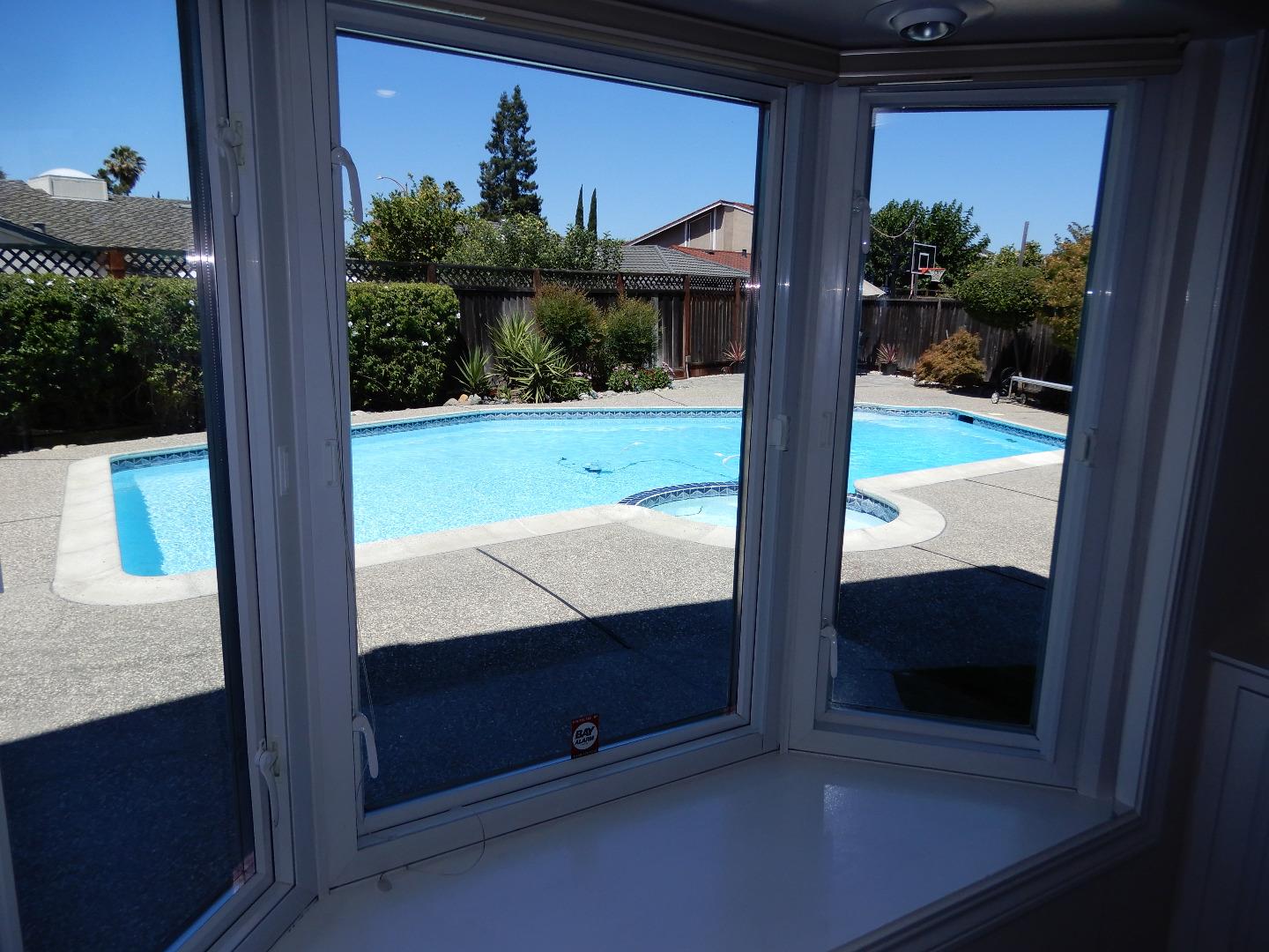 Detail Gallery Image 14 of 54 For 4604 Royal Forest Ct, San Jose,  CA 95136 - 5 Beds | 3/1 Baths