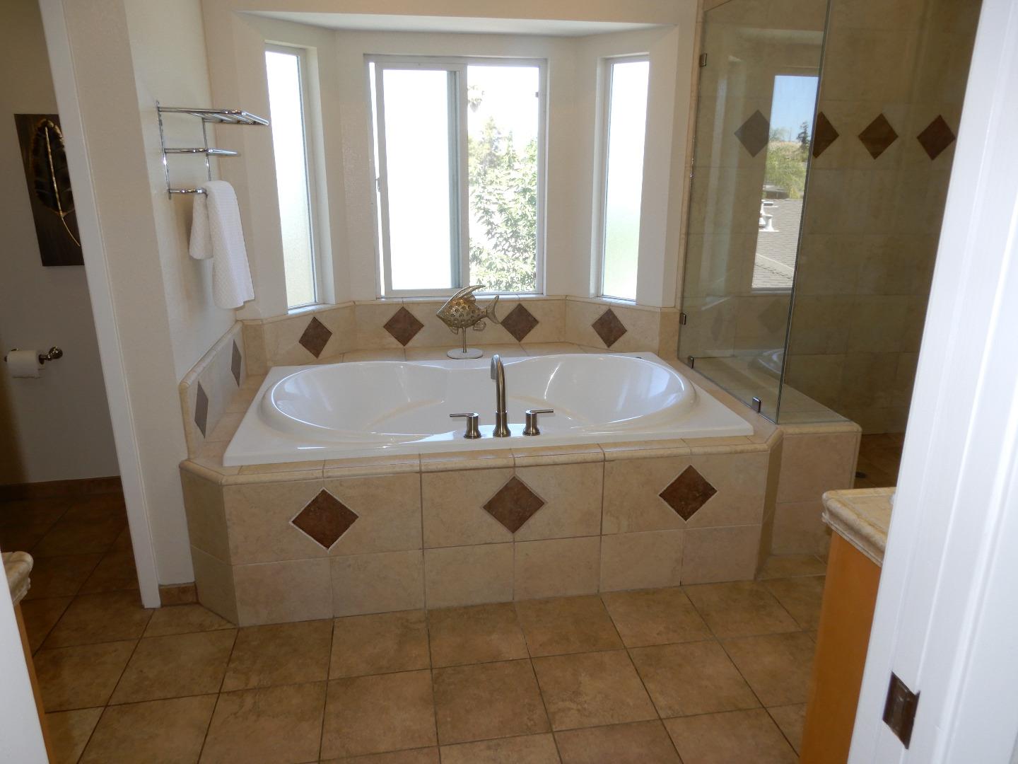 Detail Gallery Image 35 of 54 For 4604 Royal Forest Ct, San Jose,  CA 95136 - 5 Beds | 3/1 Baths