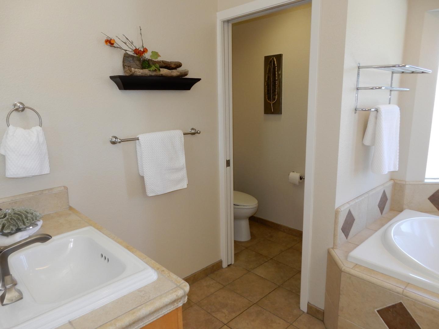 Detail Gallery Image 38 of 54 For 4604 Royal Forest Ct, San Jose,  CA 95136 - 5 Beds | 3/1 Baths