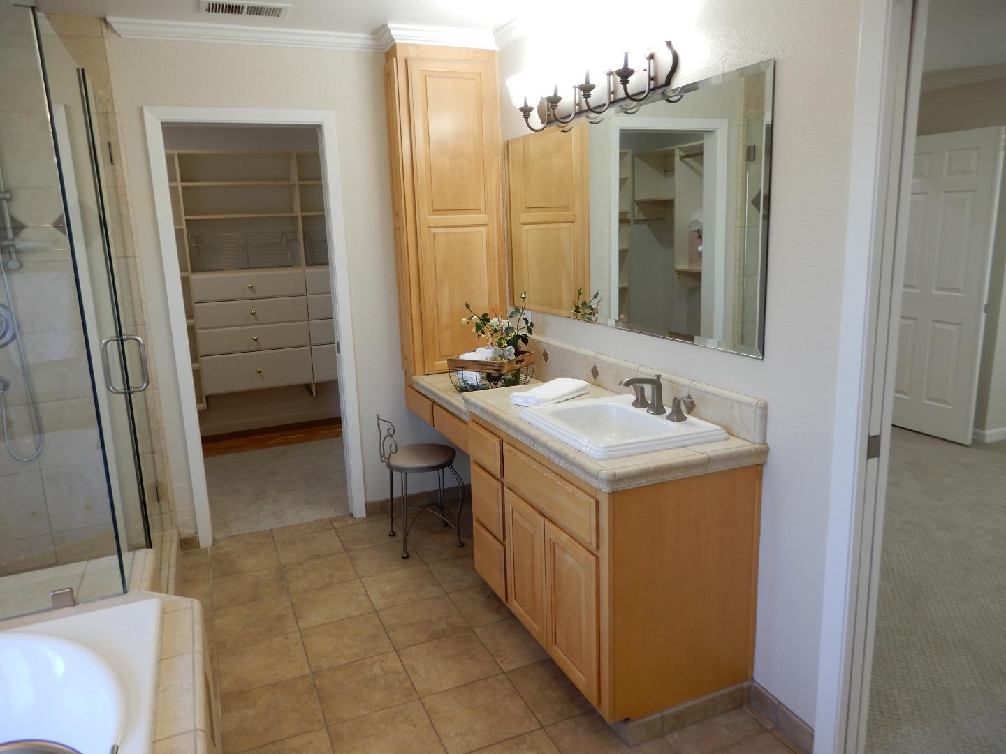 Detail Gallery Image 39 of 54 For 4604 Royal Forest Ct, San Jose,  CA 95136 - 5 Beds | 3/1 Baths