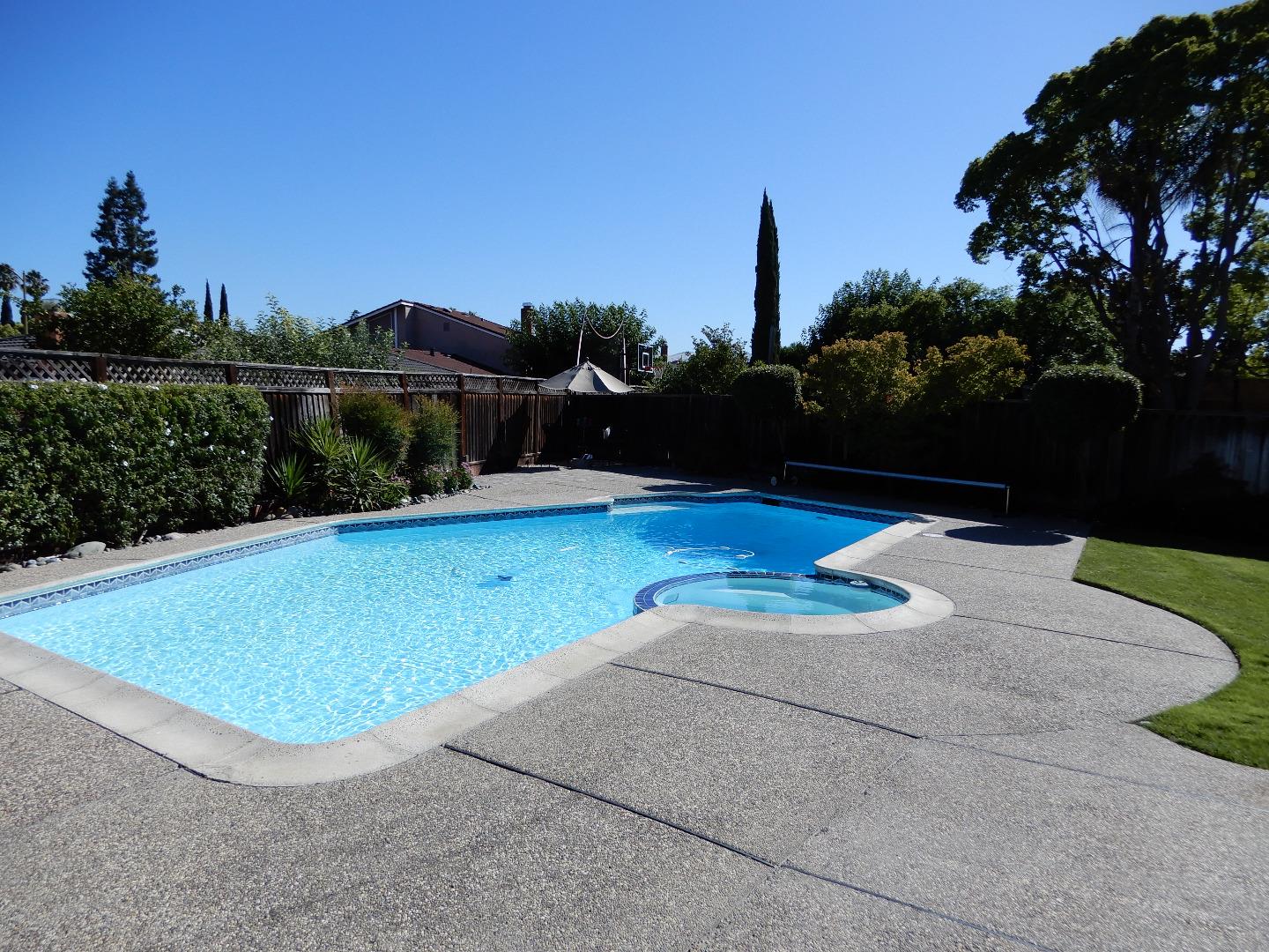 Detail Gallery Image 48 of 54 For 4604 Royal Forest Ct, San Jose,  CA 95136 - 5 Beds | 3/1 Baths