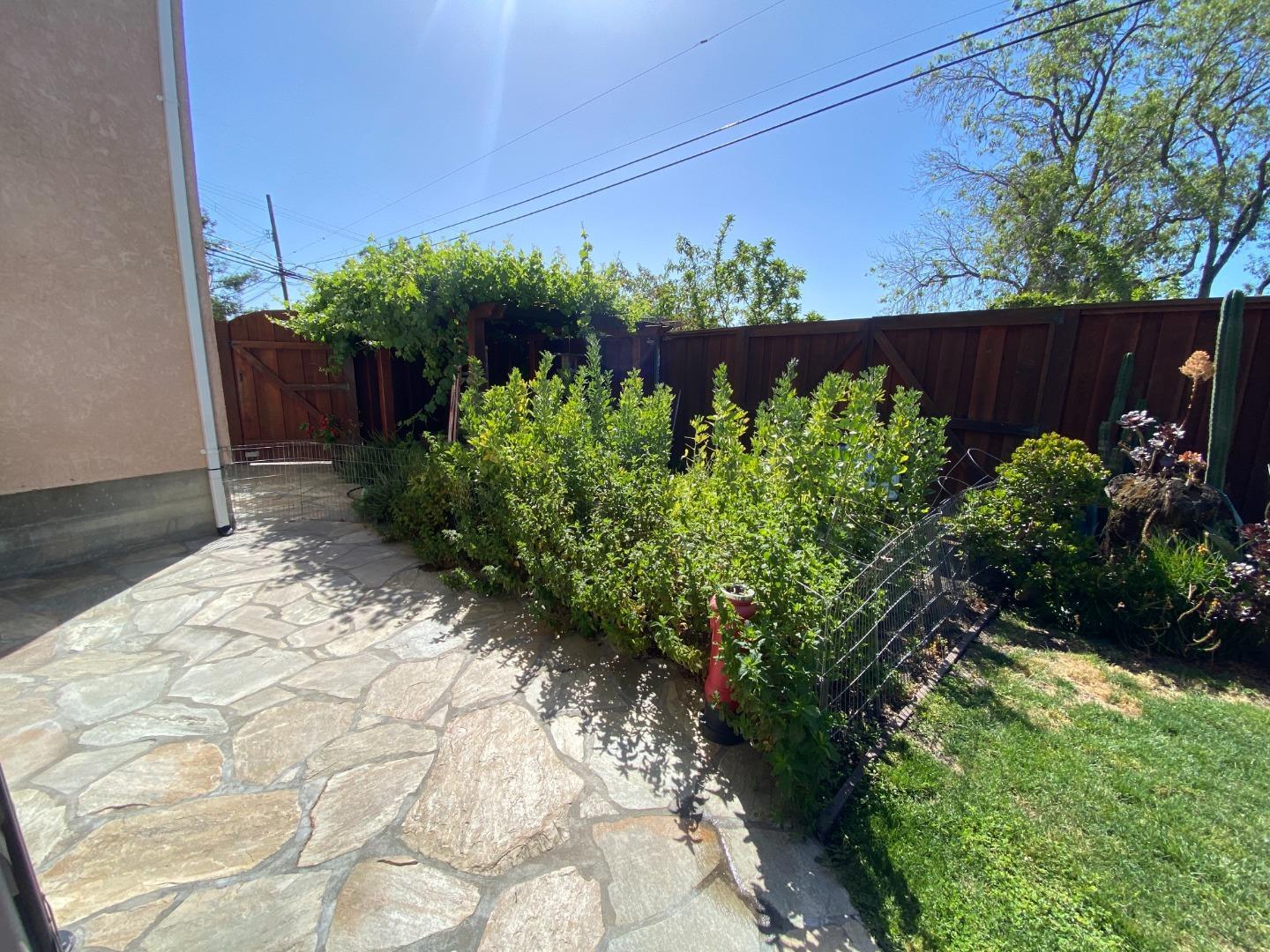 Detail Gallery Image 16 of 16 For 696 Upton St, Redwood City,  CA 94061 - 2 Beds | 2 Baths