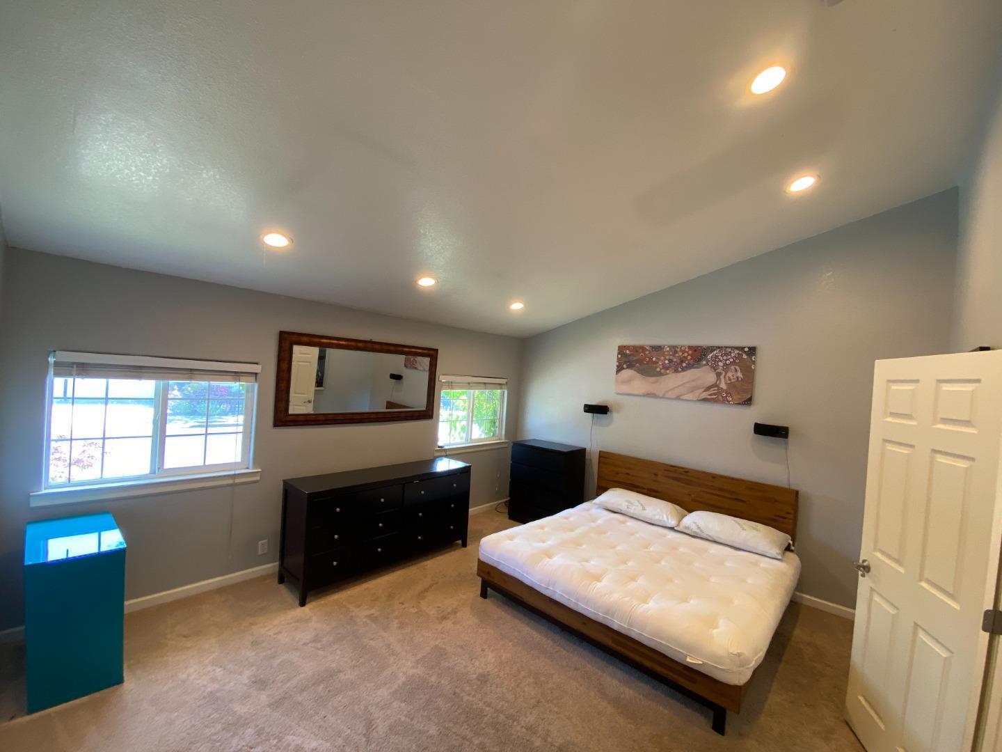 Detail Gallery Image 7 of 16 For 696 Upton St, Redwood City,  CA 94061 - 2 Beds | 2 Baths