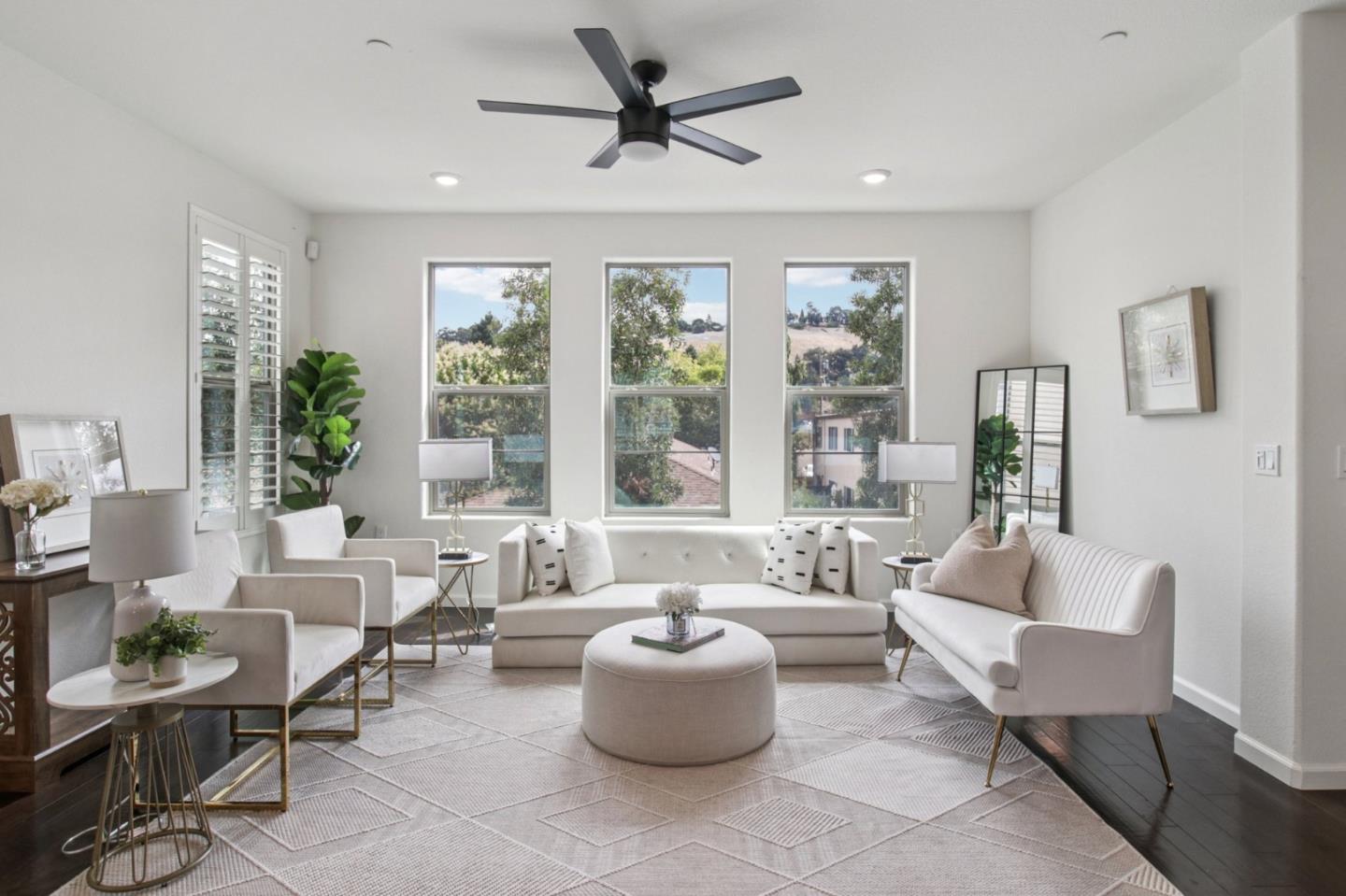 Detail Gallery Image 5 of 16 For 25212 Parklane Dr, Hayward,  CA 94544 - 4 Beds | 3/1 Baths