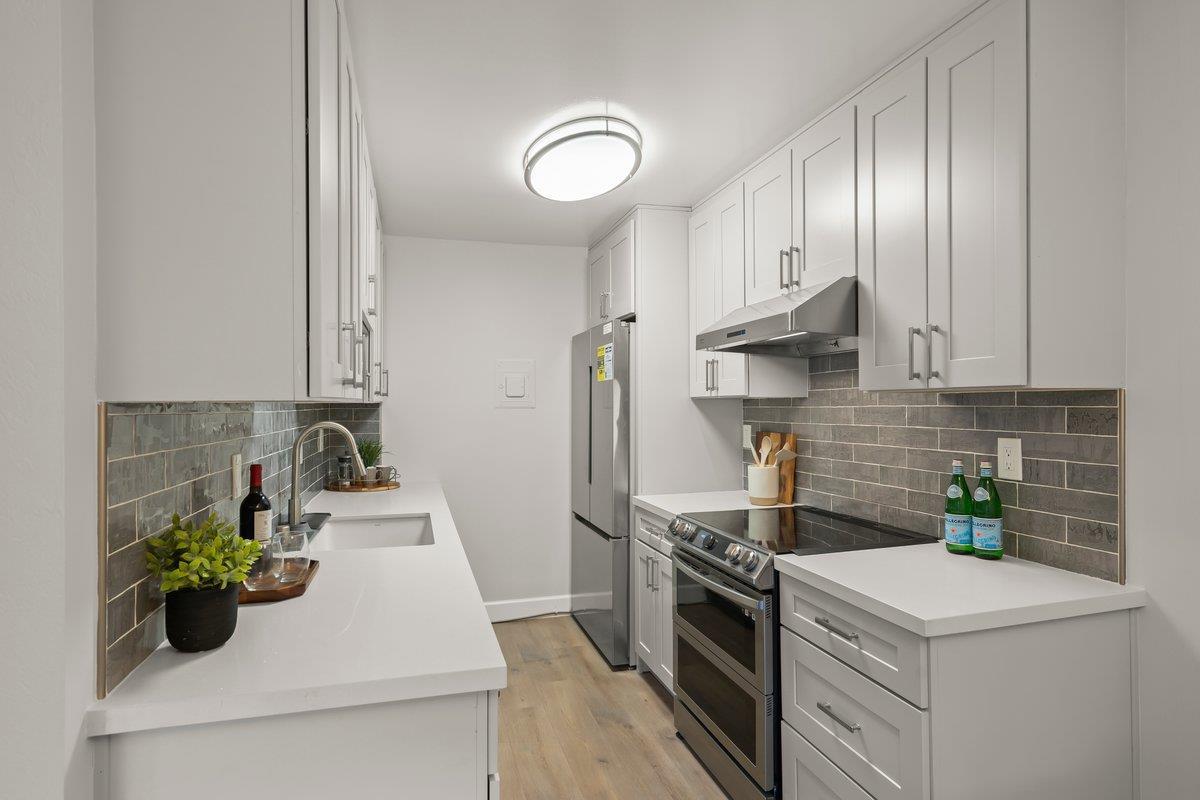 Detail Gallery Image 12 of 45 For 2466 W Bayshore Rd #5,  Palo Alto,  CA 94303 - 2 Beds | 1 Baths