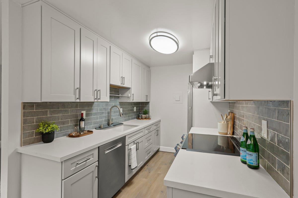 Detail Gallery Image 13 of 45 For 2466 W Bayshore Rd #5,  Palo Alto,  CA 94303 - 2 Beds | 1 Baths