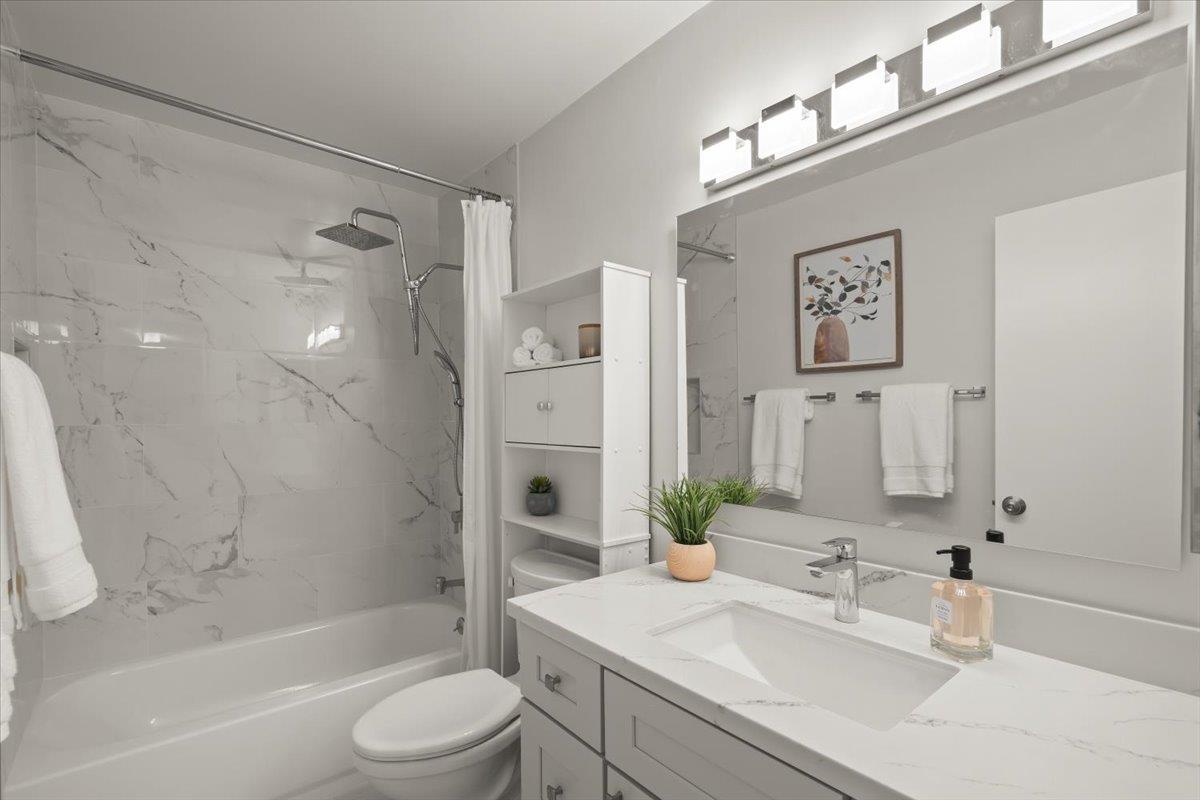 Detail Gallery Image 19 of 45 For 2466 W Bayshore Rd #5,  Palo Alto,  CA 94303 - 2 Beds | 1 Baths