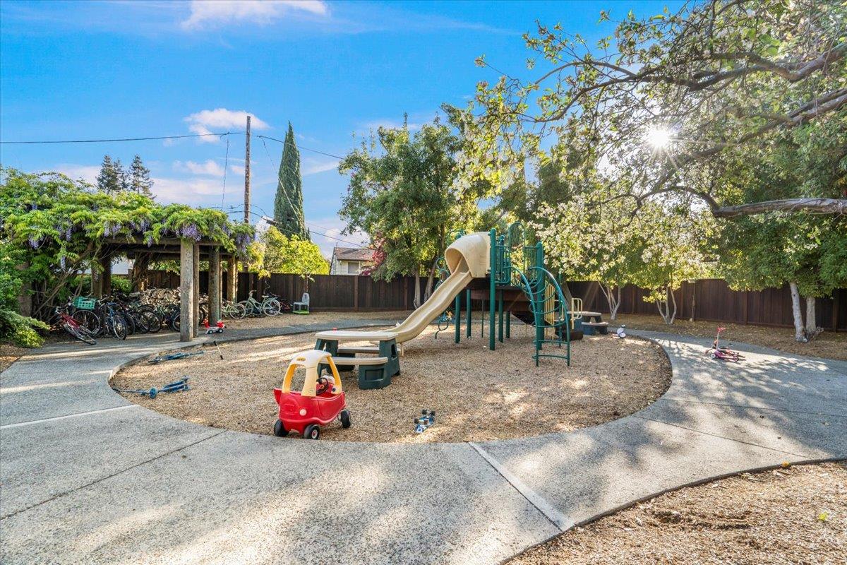 Detail Gallery Image 22 of 45 For 2466 W Bayshore Rd #5,  Palo Alto,  CA 94303 - 2 Beds | 1 Baths