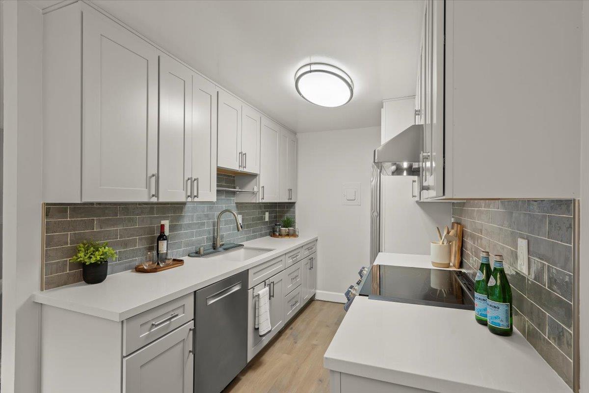 Detail Gallery Image 33 of 45 For 2466 W Bayshore Rd #5,  Palo Alto,  CA 94303 - 2 Beds | 1 Baths