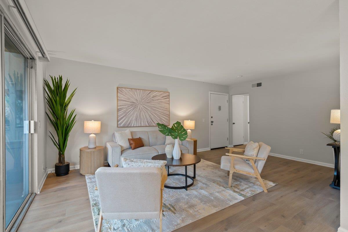 Detail Gallery Image 7 of 45 For 2466 W Bayshore Rd #5,  Palo Alto,  CA 94303 - 2 Beds | 1 Baths