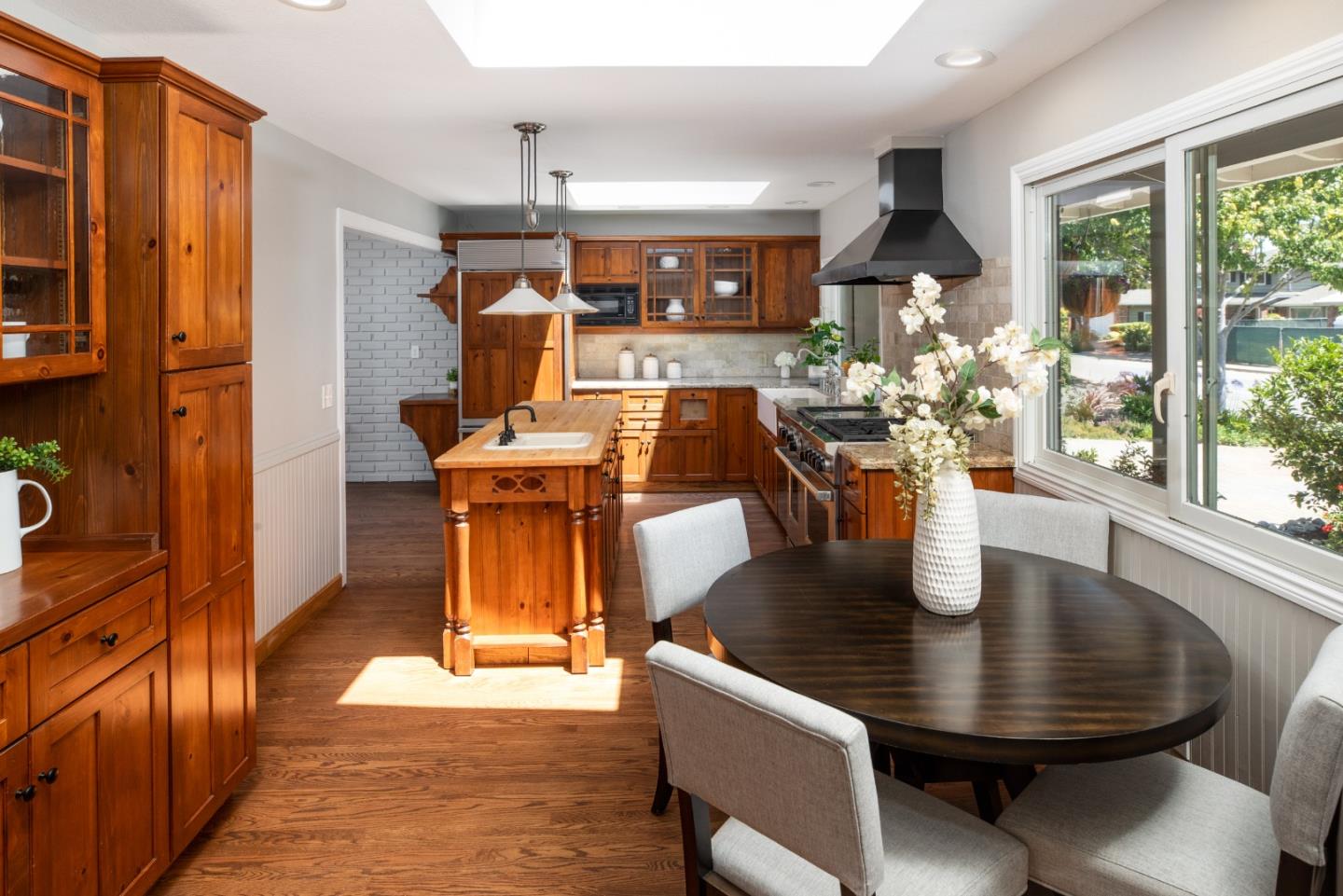Detail Gallery Image 10 of 37 For 2726 Saint Giles Ln, Mountain View,  CA 94040 - 4 Beds | 2/1 Baths