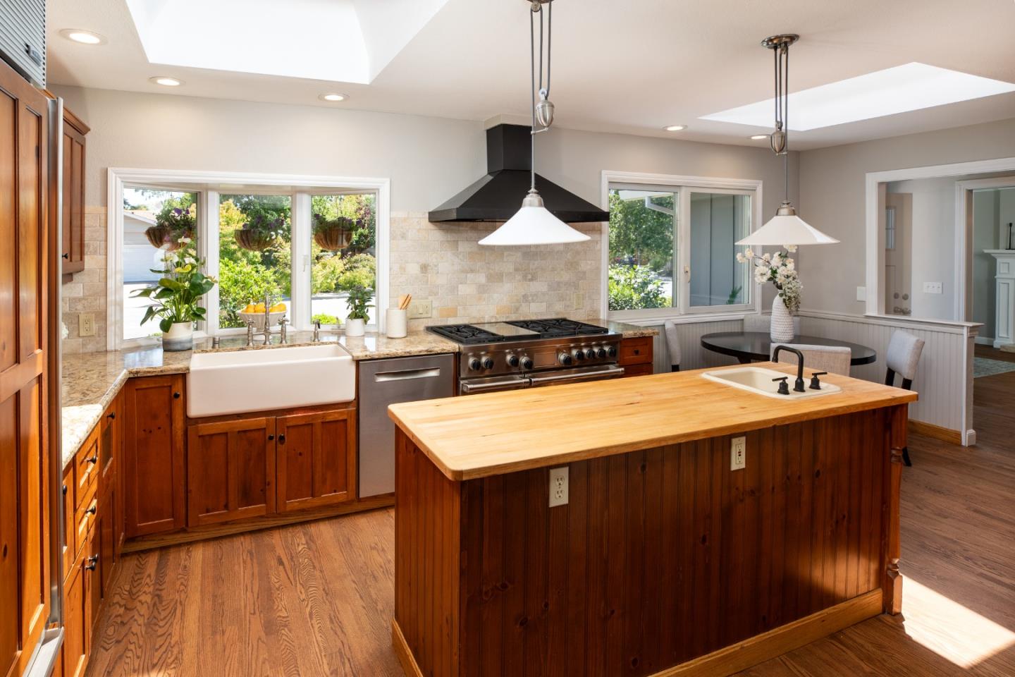 Detail Gallery Image 12 of 37 For 2726 Saint Giles Ln, Mountain View,  CA 94040 - 4 Beds | 2/1 Baths