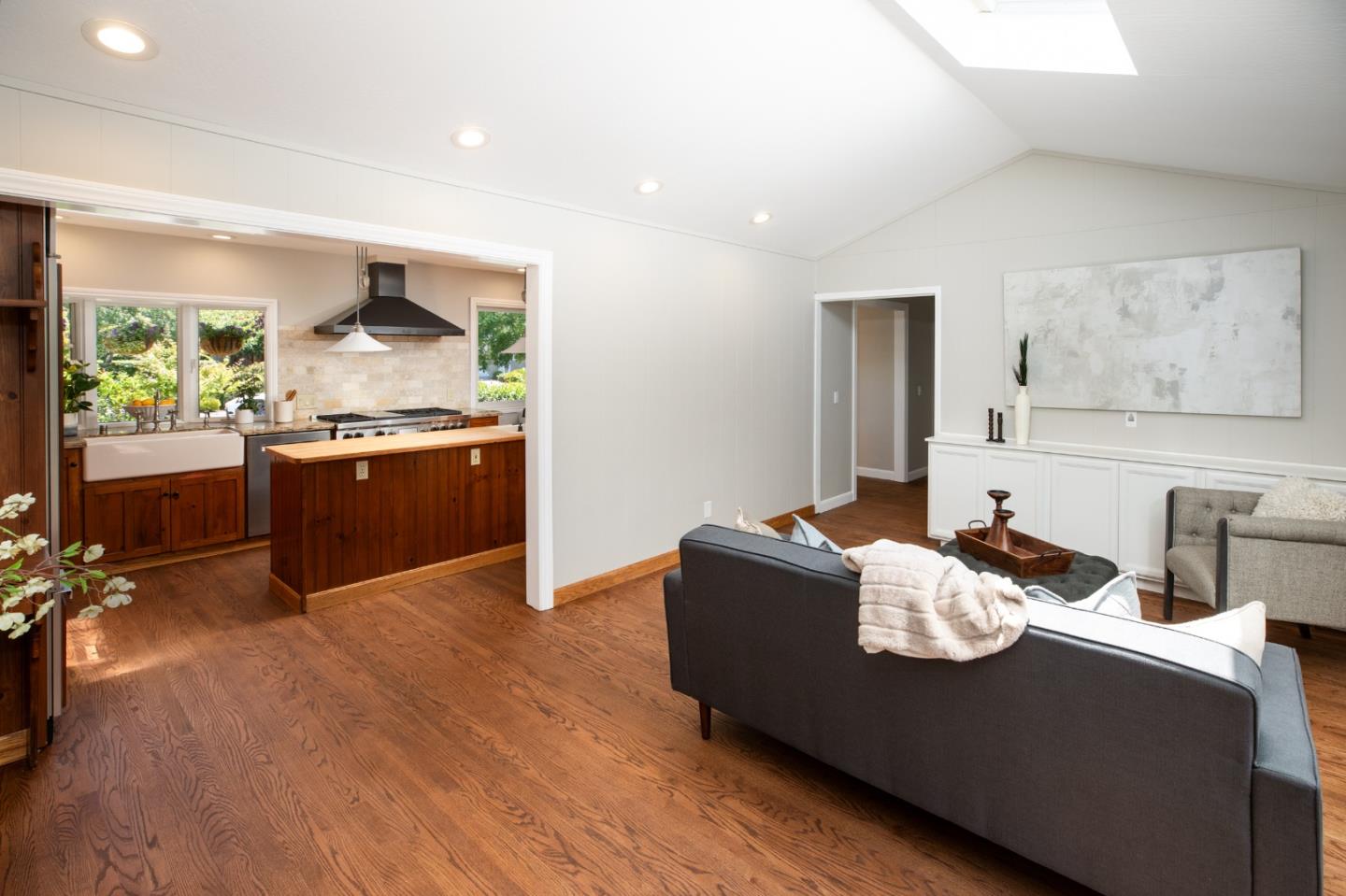 Detail Gallery Image 15 of 37 For 2726 Saint Giles Ln, Mountain View,  CA 94040 - 4 Beds | 2/1 Baths