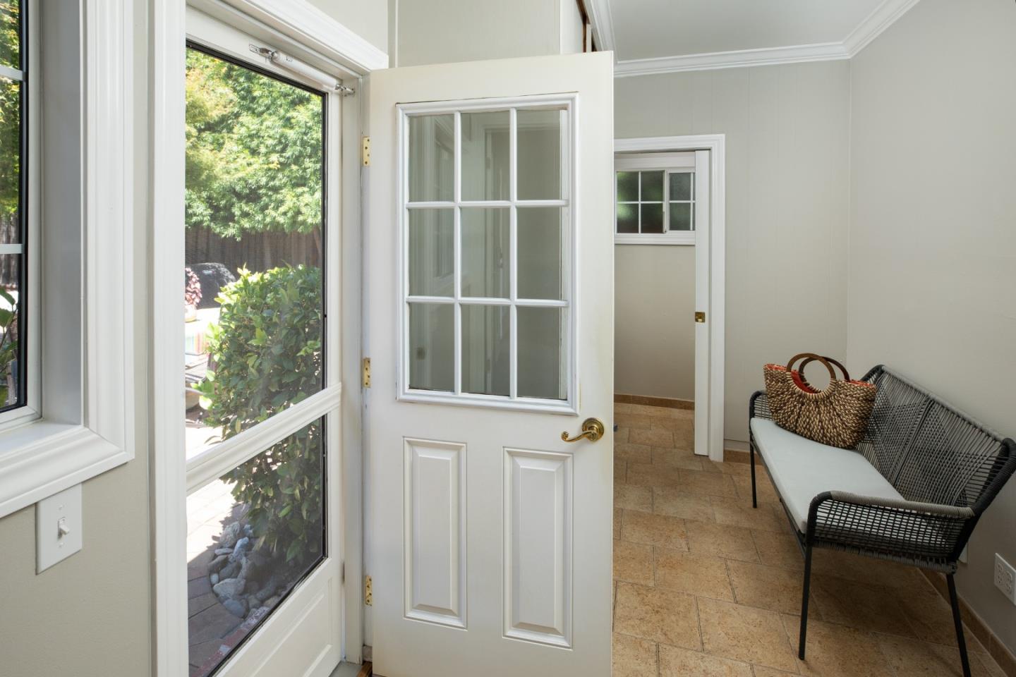 Detail Gallery Image 16 of 37 For 2726 Saint Giles Ln, Mountain View,  CA 94040 - 4 Beds | 2/1 Baths