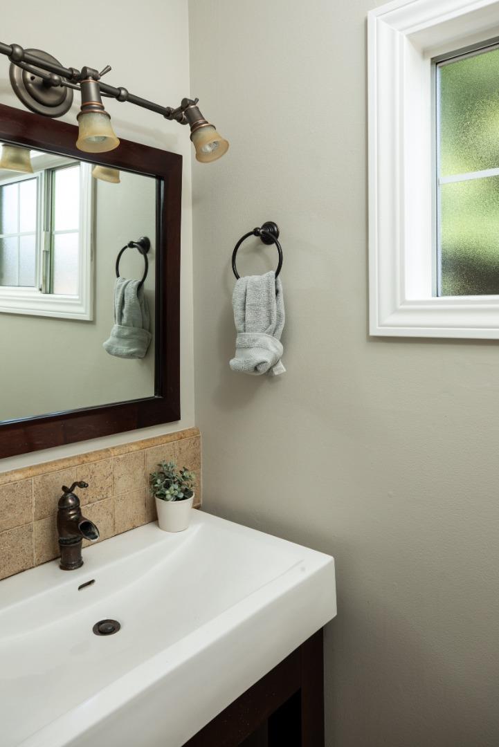 Detail Gallery Image 18 of 37 For 2726 Saint Giles Ln, Mountain View,  CA 94040 - 4 Beds | 2/1 Baths