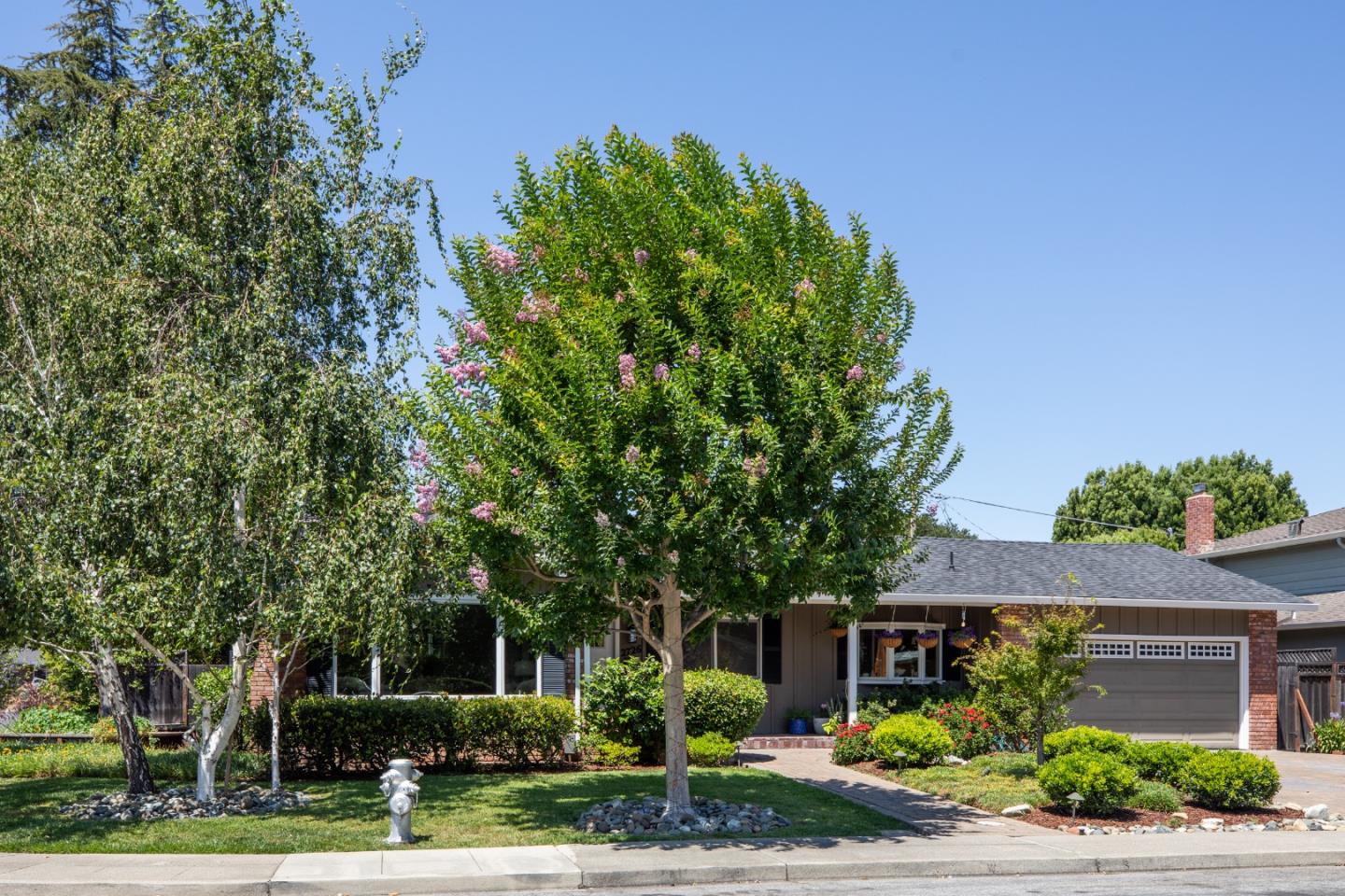 Detail Gallery Image 2 of 37 For 2726 Saint Giles Ln, Mountain View,  CA 94040 - 4 Beds | 2/1 Baths