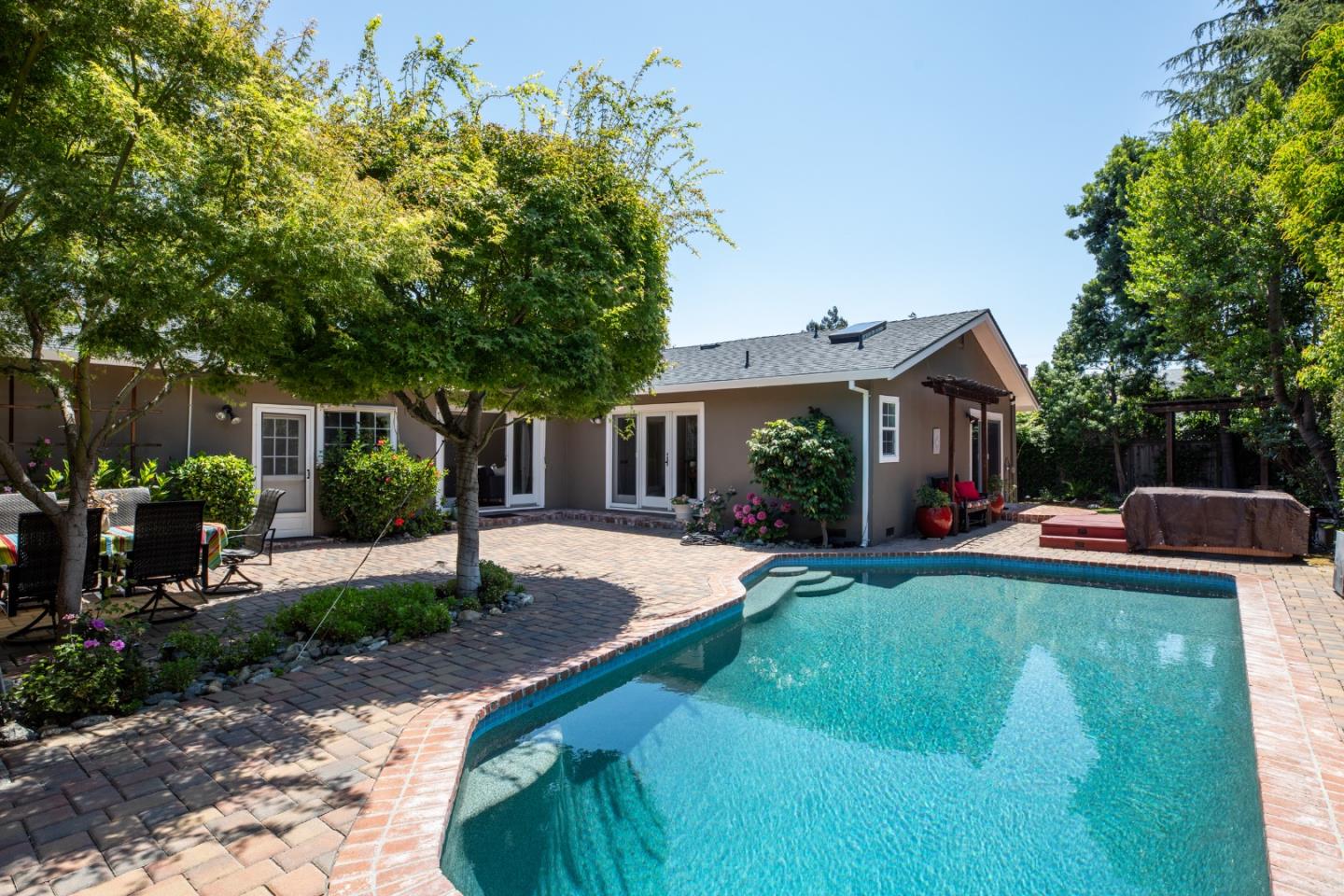 Detail Gallery Image 29 of 37 For 2726 Saint Giles Ln, Mountain View,  CA 94040 - 4 Beds | 2/1 Baths