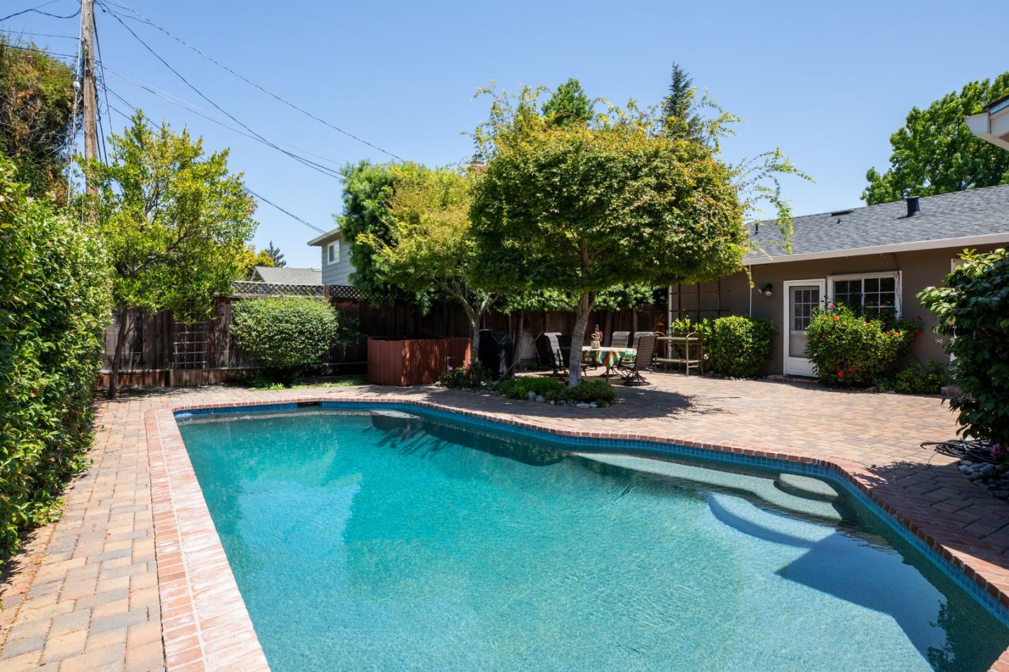 Detail Gallery Image 30 of 37 For 2726 Saint Giles Ln, Mountain View,  CA 94040 - 4 Beds | 2/1 Baths