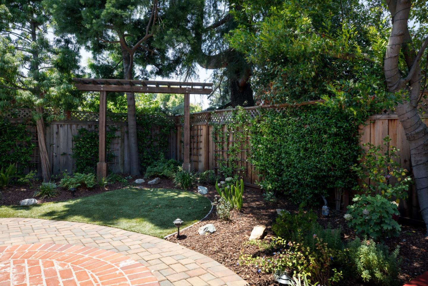 Detail Gallery Image 33 of 37 For 2726 Saint Giles Ln, Mountain View,  CA 94040 - 4 Beds | 2/1 Baths