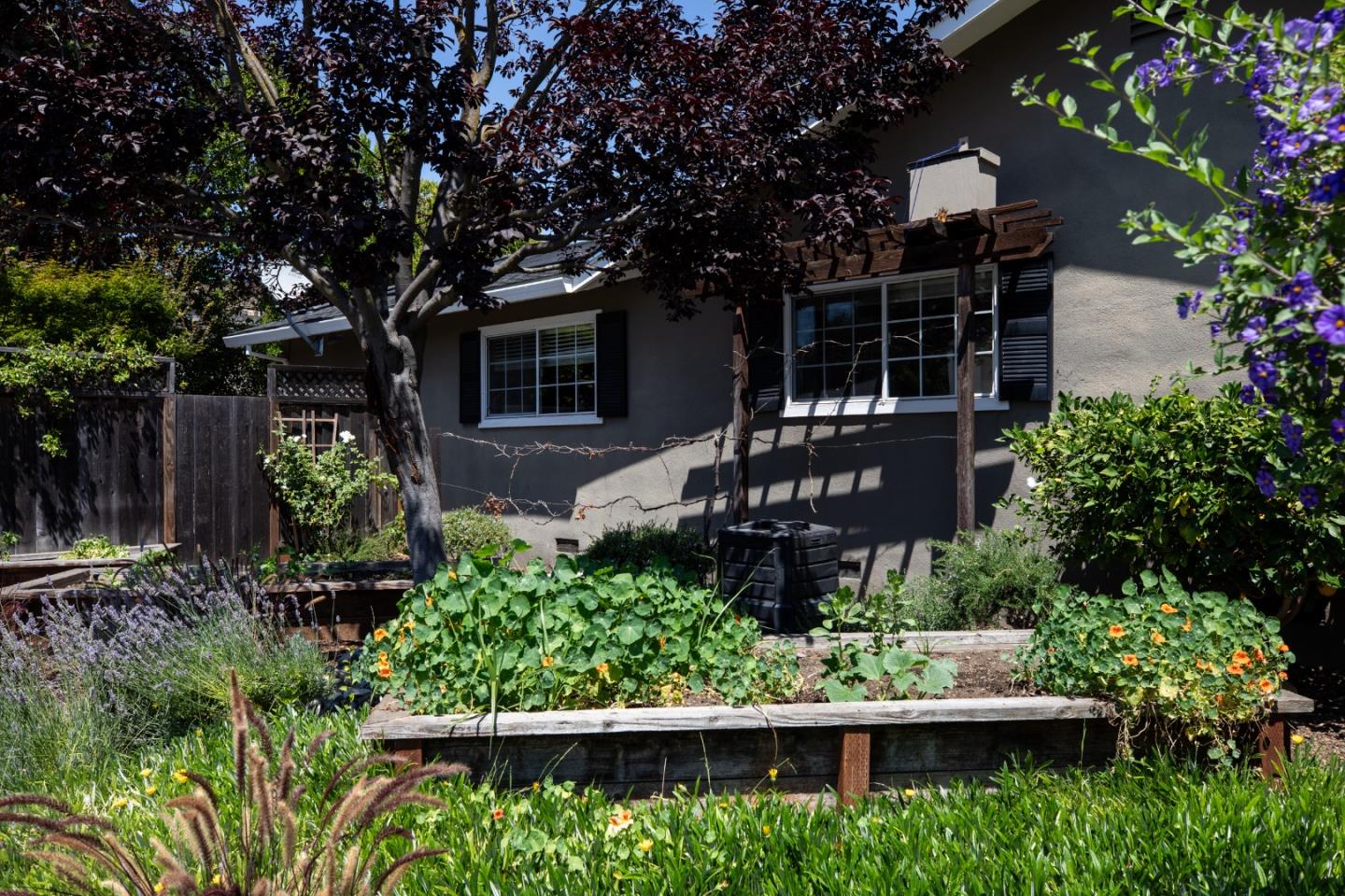 Detail Gallery Image 34 of 37 For 2726 Saint Giles Ln, Mountain View,  CA 94040 - 4 Beds | 2/1 Baths