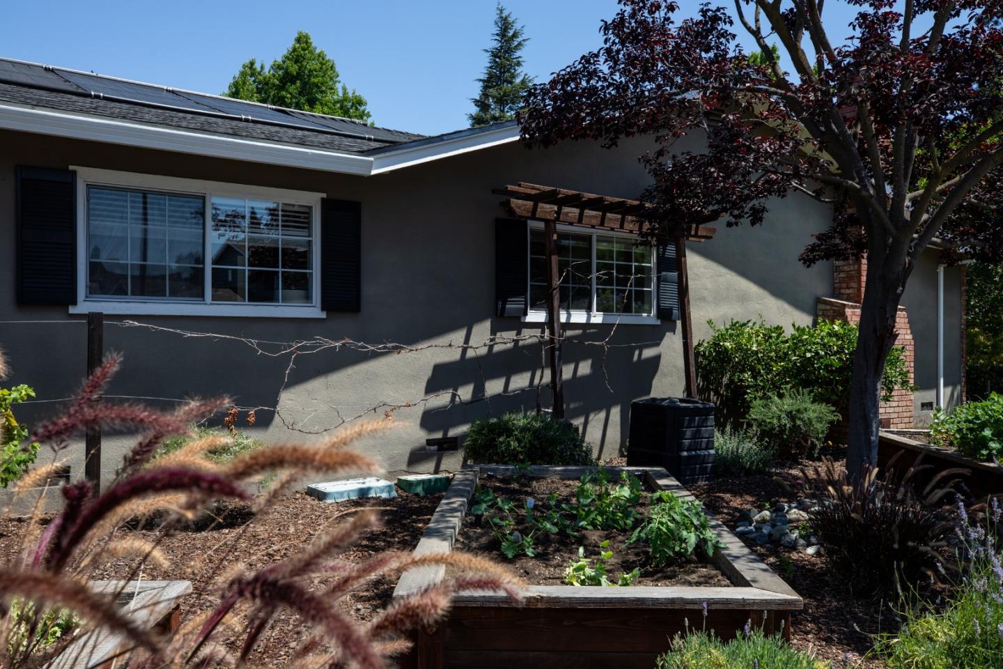 Detail Gallery Image 35 of 37 For 2726 Saint Giles Ln, Mountain View,  CA 94040 - 4 Beds | 2/1 Baths