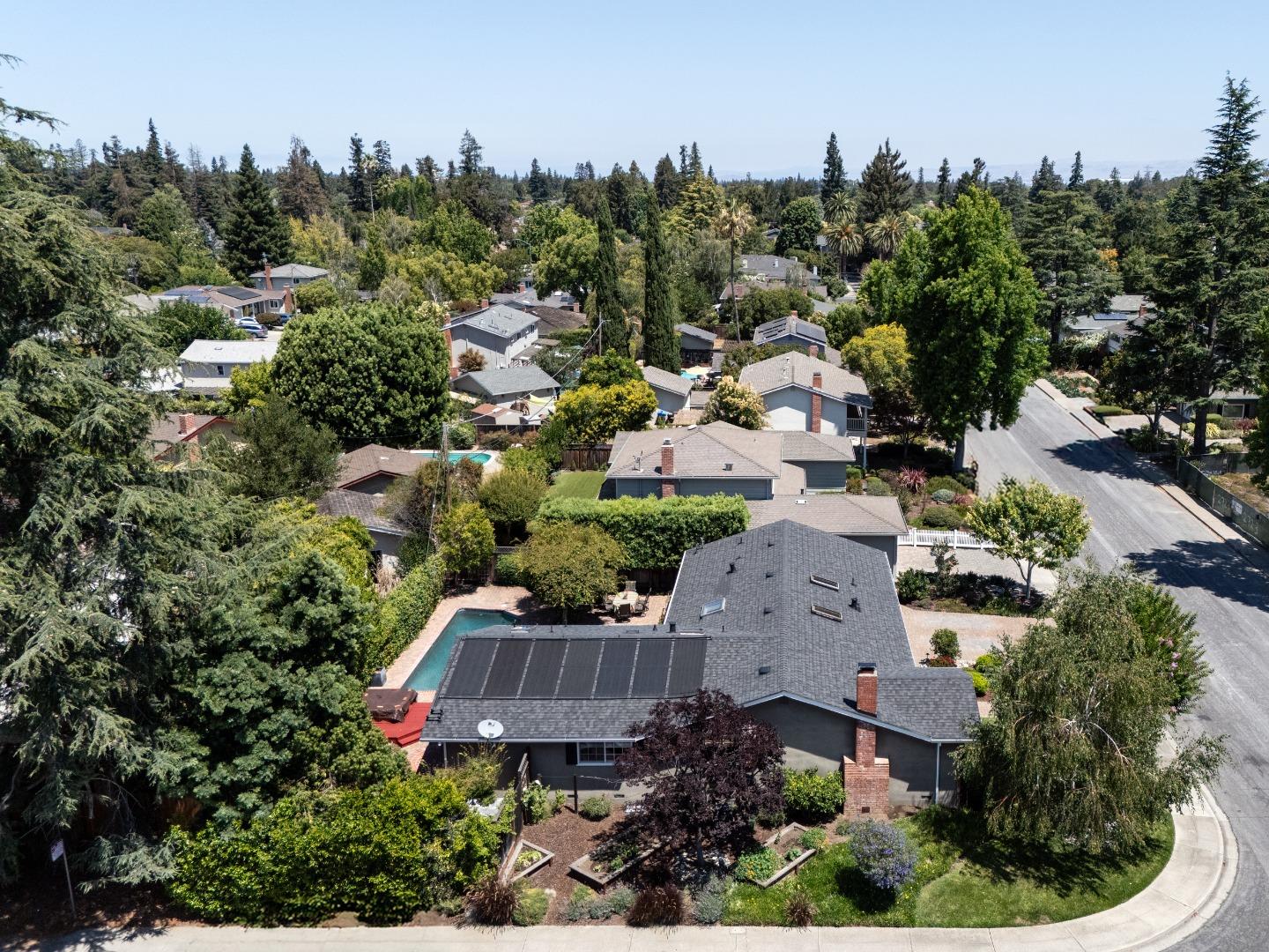Detail Gallery Image 36 of 37 For 2726 Saint Giles Ln, Mountain View,  CA 94040 - 4 Beds | 2/1 Baths