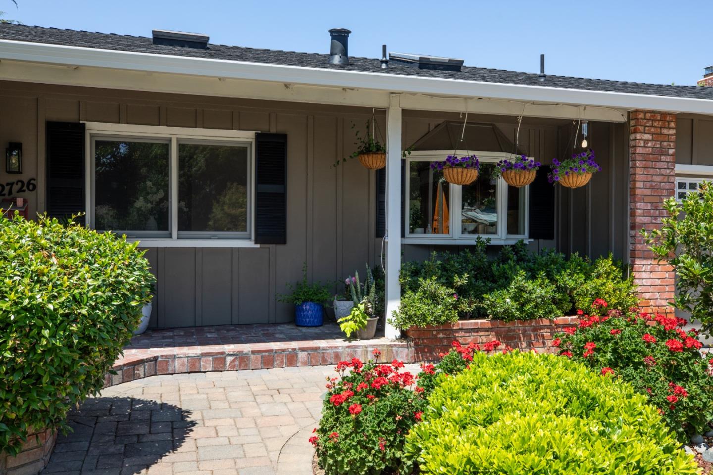 Detail Gallery Image 4 of 37 For 2726 Saint Giles Ln, Mountain View,  CA 94040 - 4 Beds | 2/1 Baths